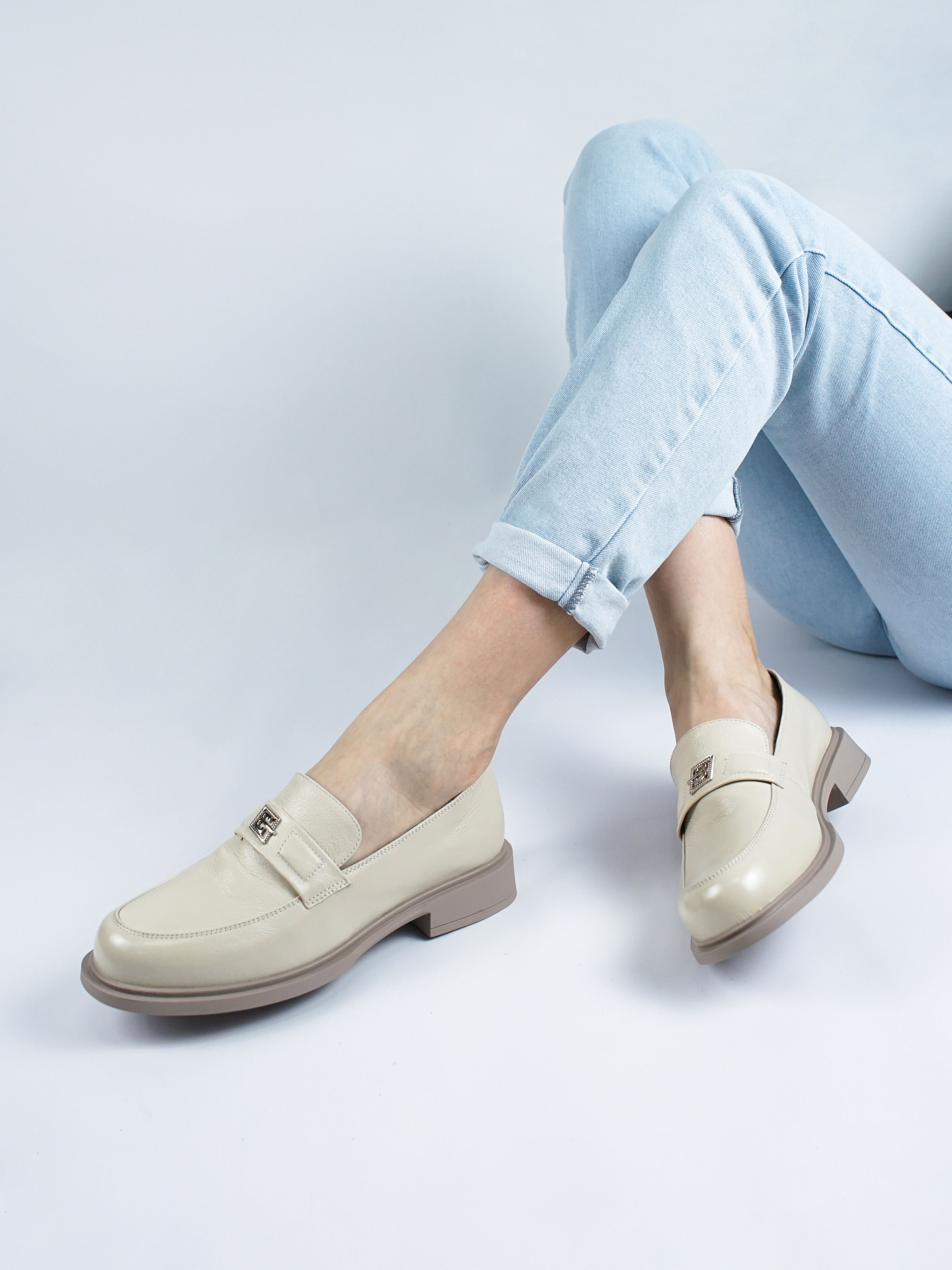 

Лоферы женские 365 Shoes A626-N351-2 бежевые 38 RU, Бежевый, A626-N351-2
