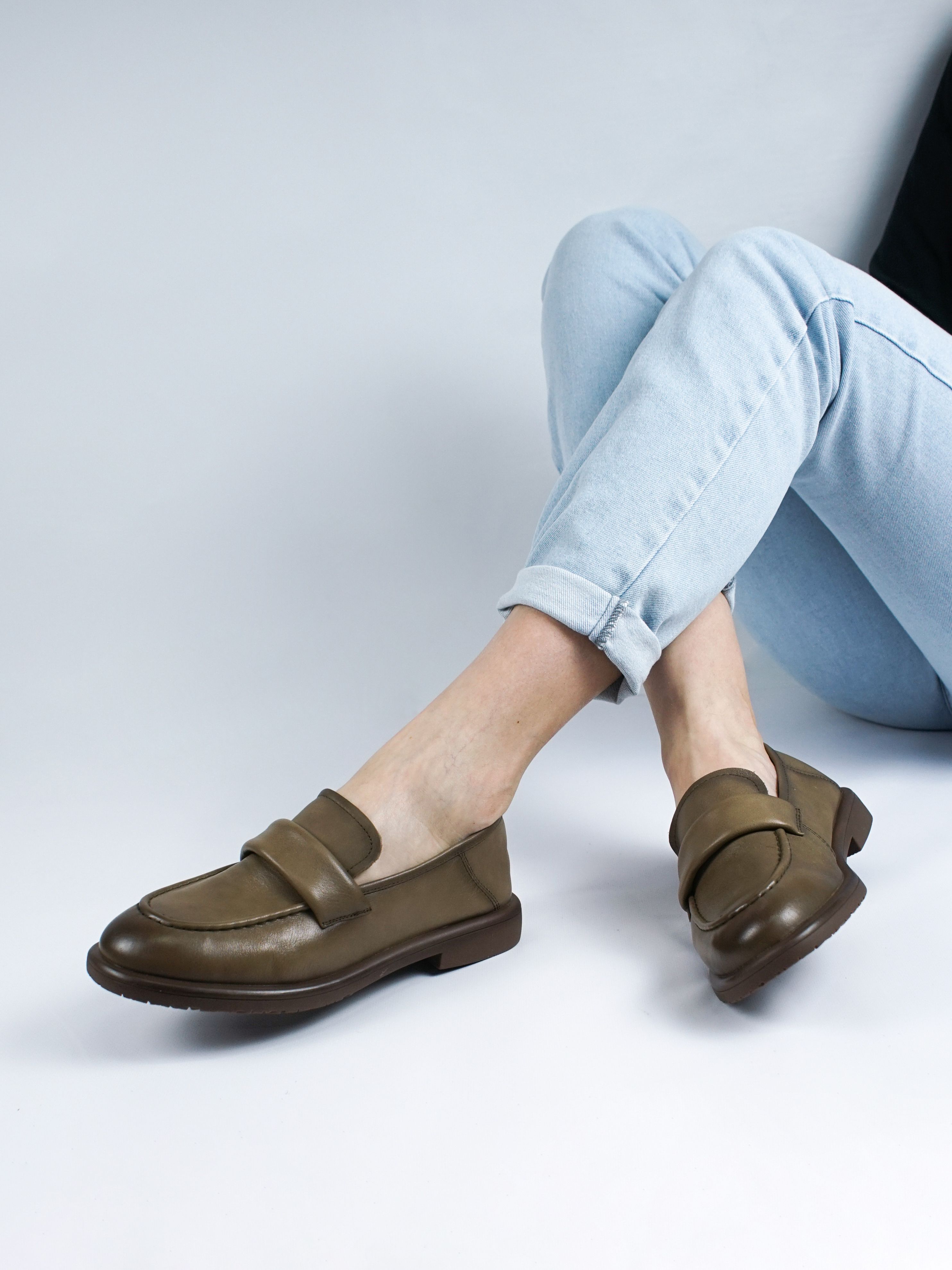 

Лоферы женские 365 Shoes DBY088-1-2 хаки 36 RU, DBY088-1-2