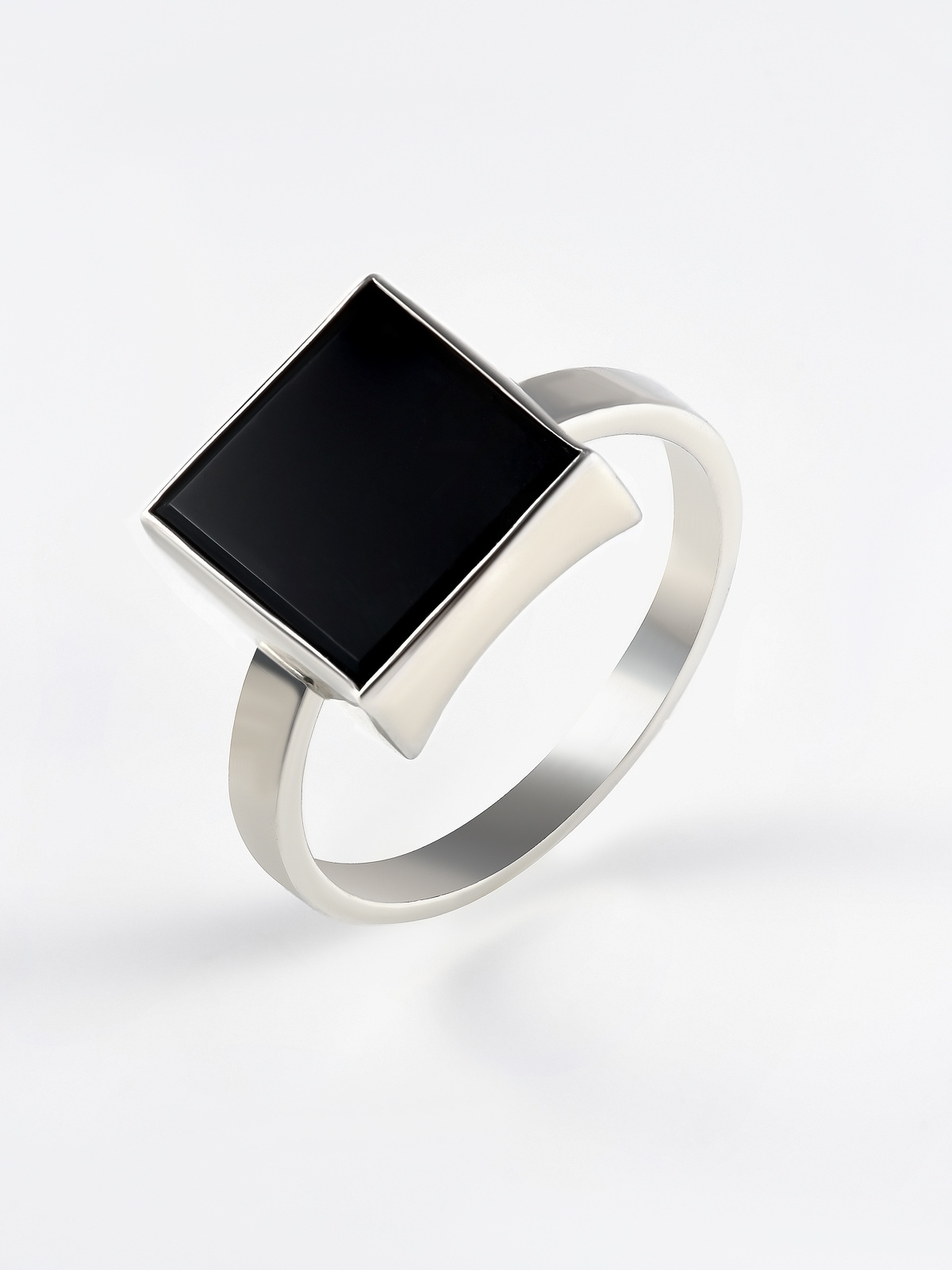 

Кольцо из серебра с ониксом р.17 НАШЕ ЗОЛОТО РЫ1002354-1s, РЫ1002354-1s