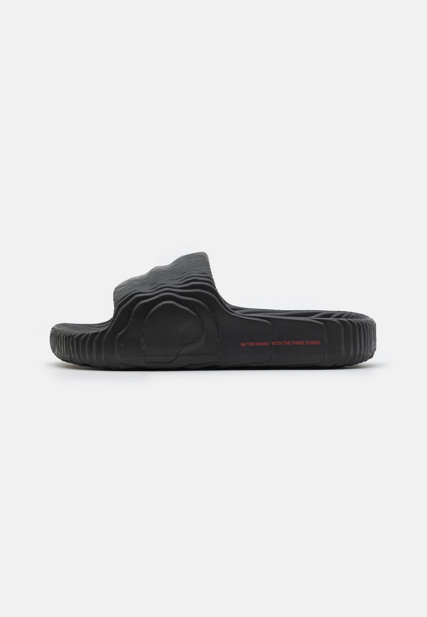 

Сланцы унисекс Adidas AD115G022 черные 39 EU, Черный, AD115G022