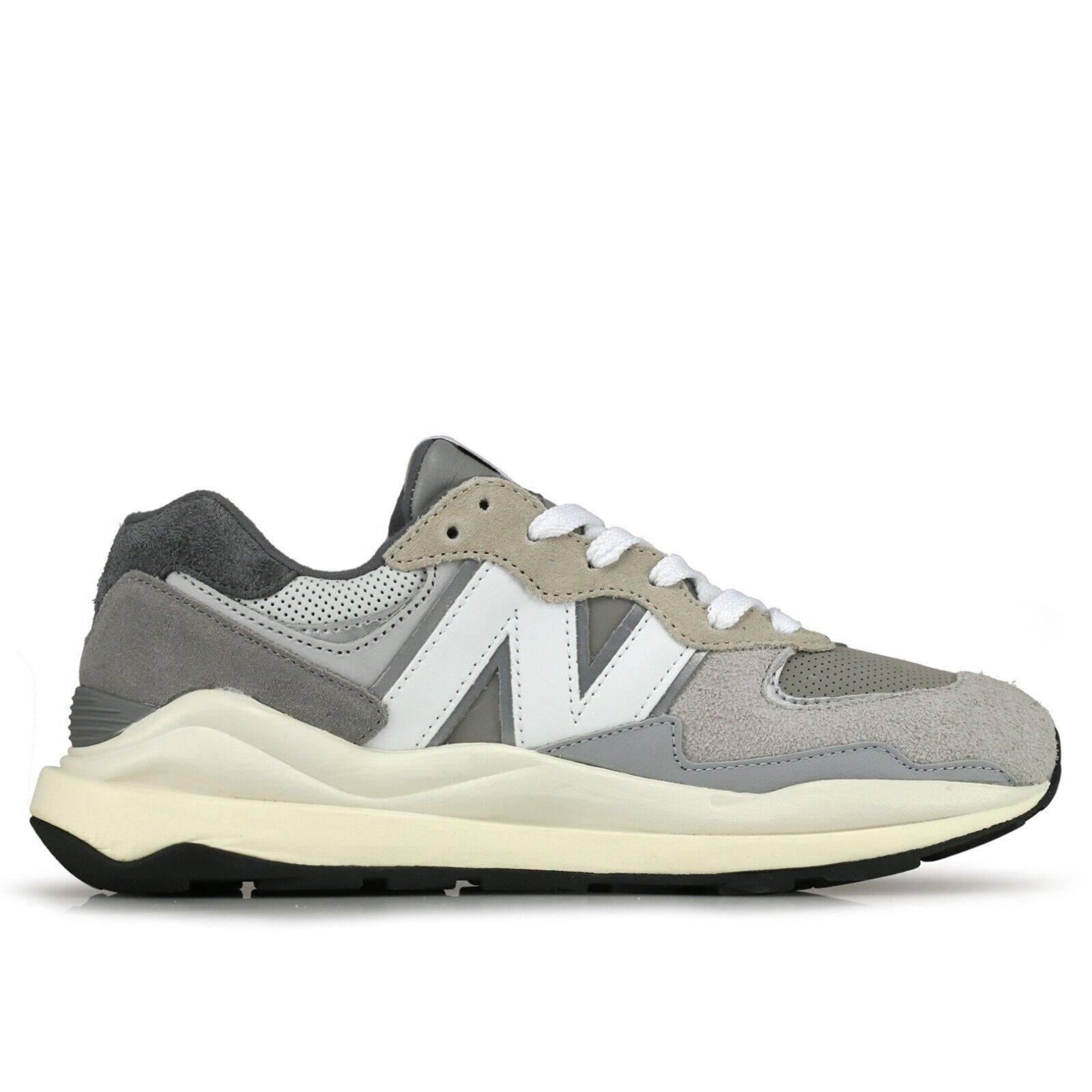 

Кроссовки мужские New Balance NB5740 серые 10.5 US, Серый, NB5740