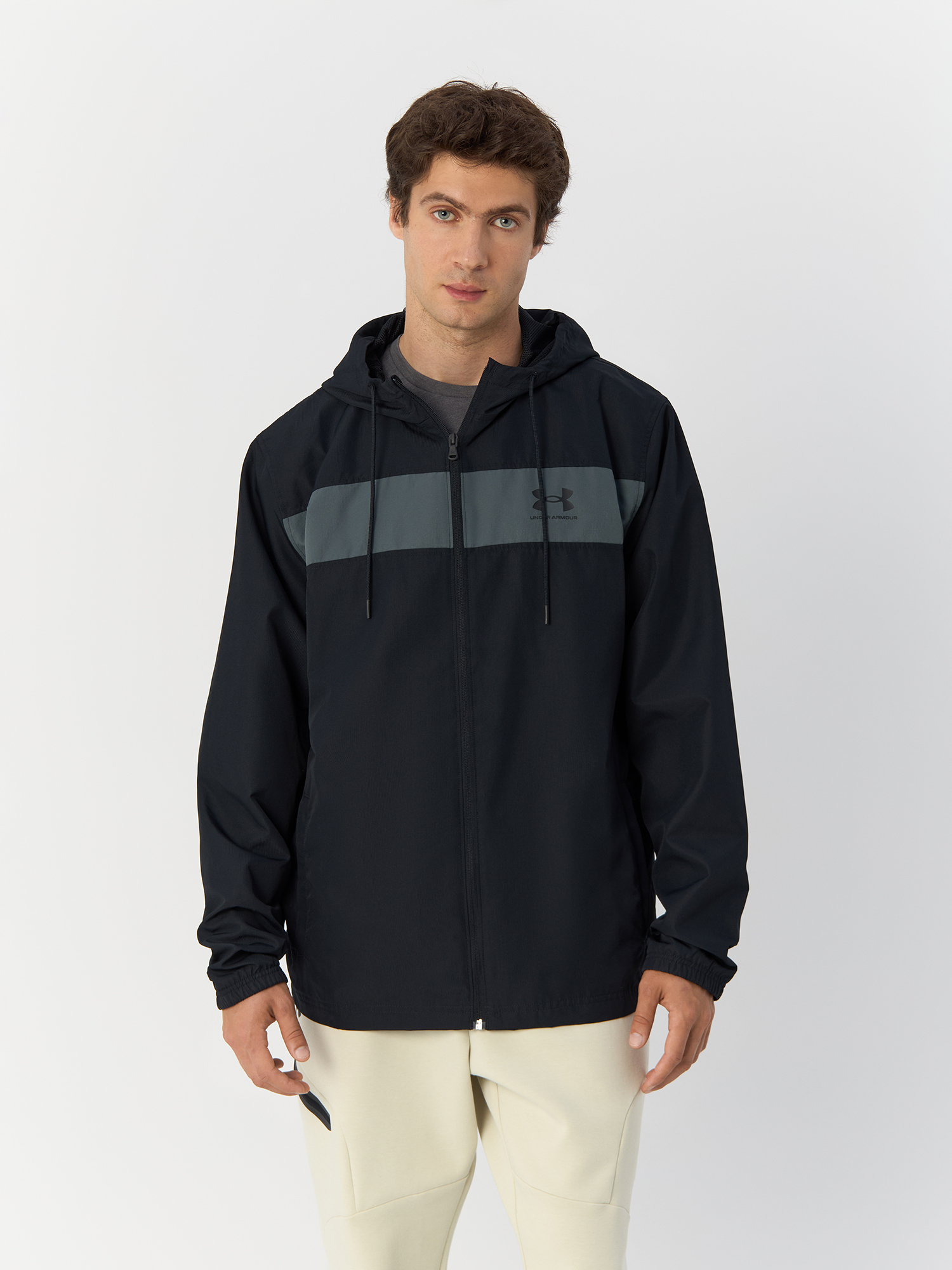 

Ветровка мужская Under Armour 1361621 черная XXL, Черный, UA Sportstyle Windbreaker