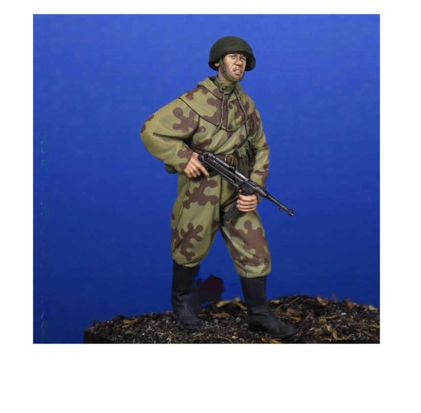 

RDM35019 Советский солдат Soviet Razviedchik w/MP40, 1941-45