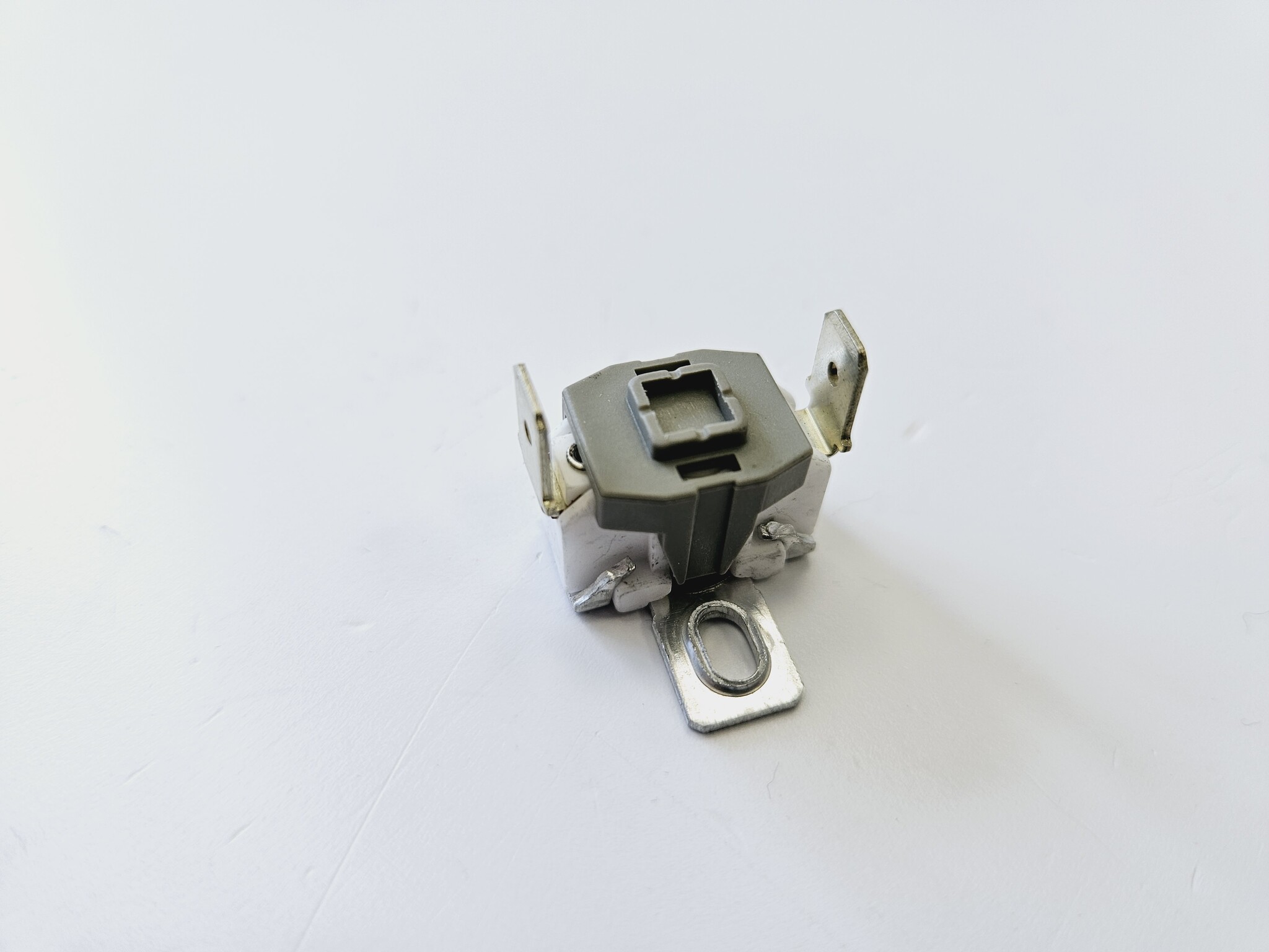 

Термореле (датчик перегрева 104град.) BOSCH Gaz 3000W (арт. 87072061320)