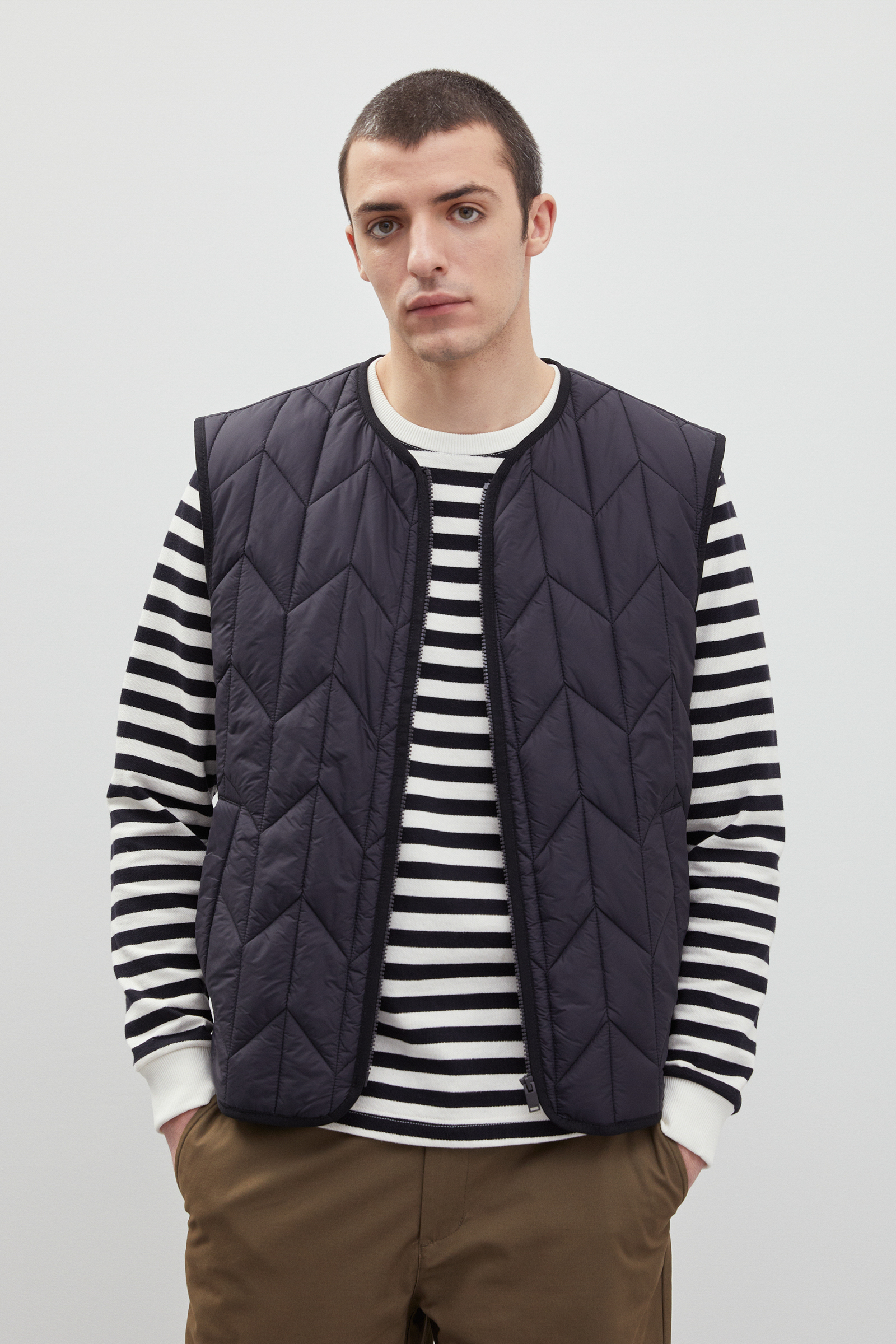 

Утепленный жилет мужской Finn Flare FBD21008 черный XL, FBD21008