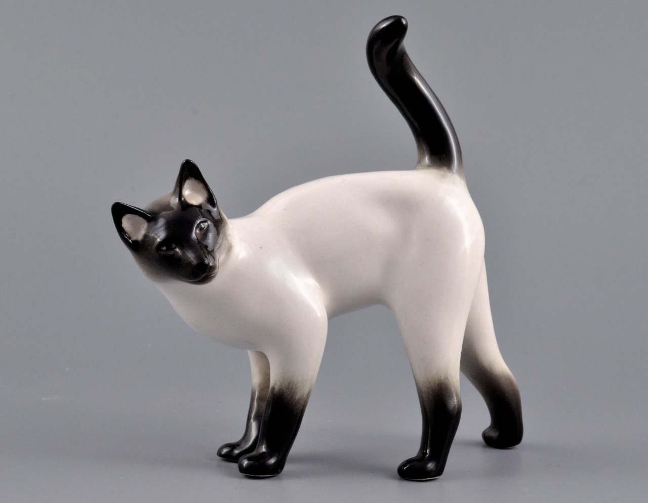 фото Скульптура. императорский фарфоровый завод. кошка сиамская. 13,3 см.