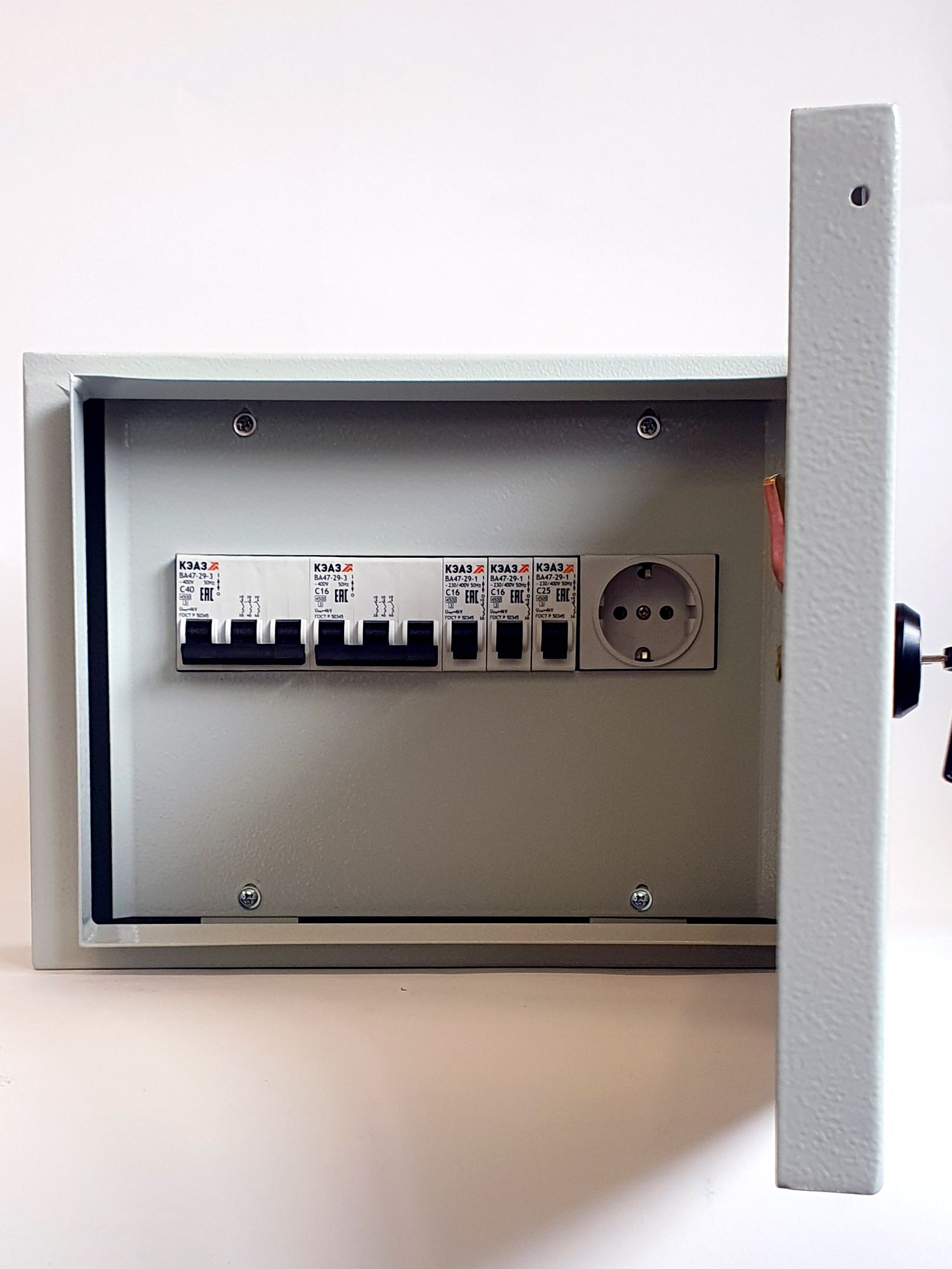Электрический щиток КЭАЗ в сборе НКУ 40А-ЩРН-12-IP54 (м21) с розеткой