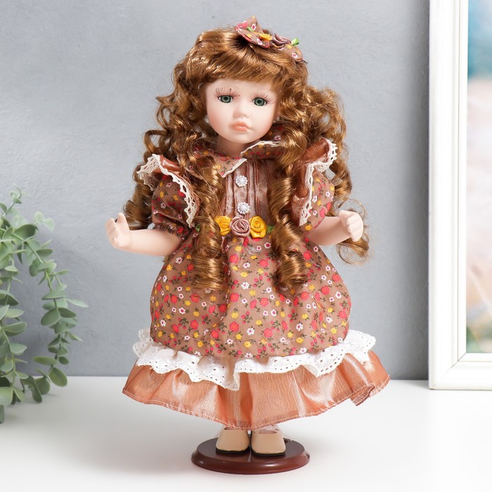 Кукла коллекционная керамика Тося в платье с мелкими цветочками, с бантом в волосах 30 см кукла коллекционная керамика тося в кремовом платье с очками с бантом в волосах 30 см
