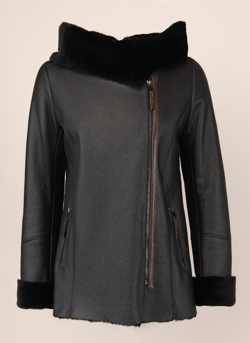 

Дубленка женская Каляев 48758 черная 46 RU, 48758