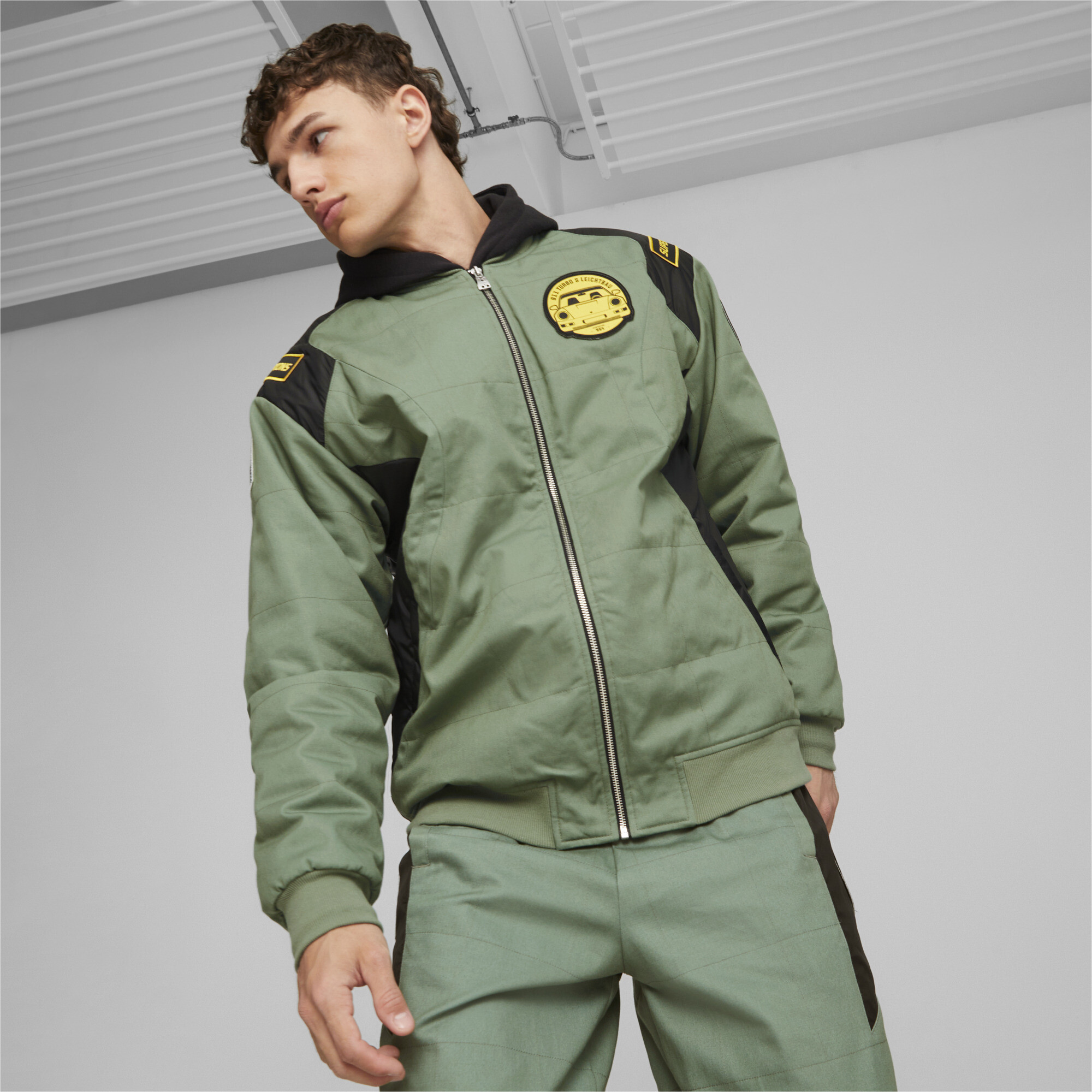 Бомбер мужской PUMA Pl Garage Crew Jacket зеленый XL