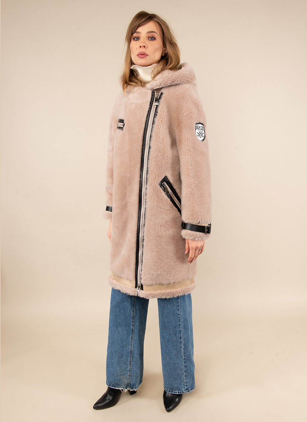 

Шуба женская Каляев 52653 бежевая 38 RU, 52653