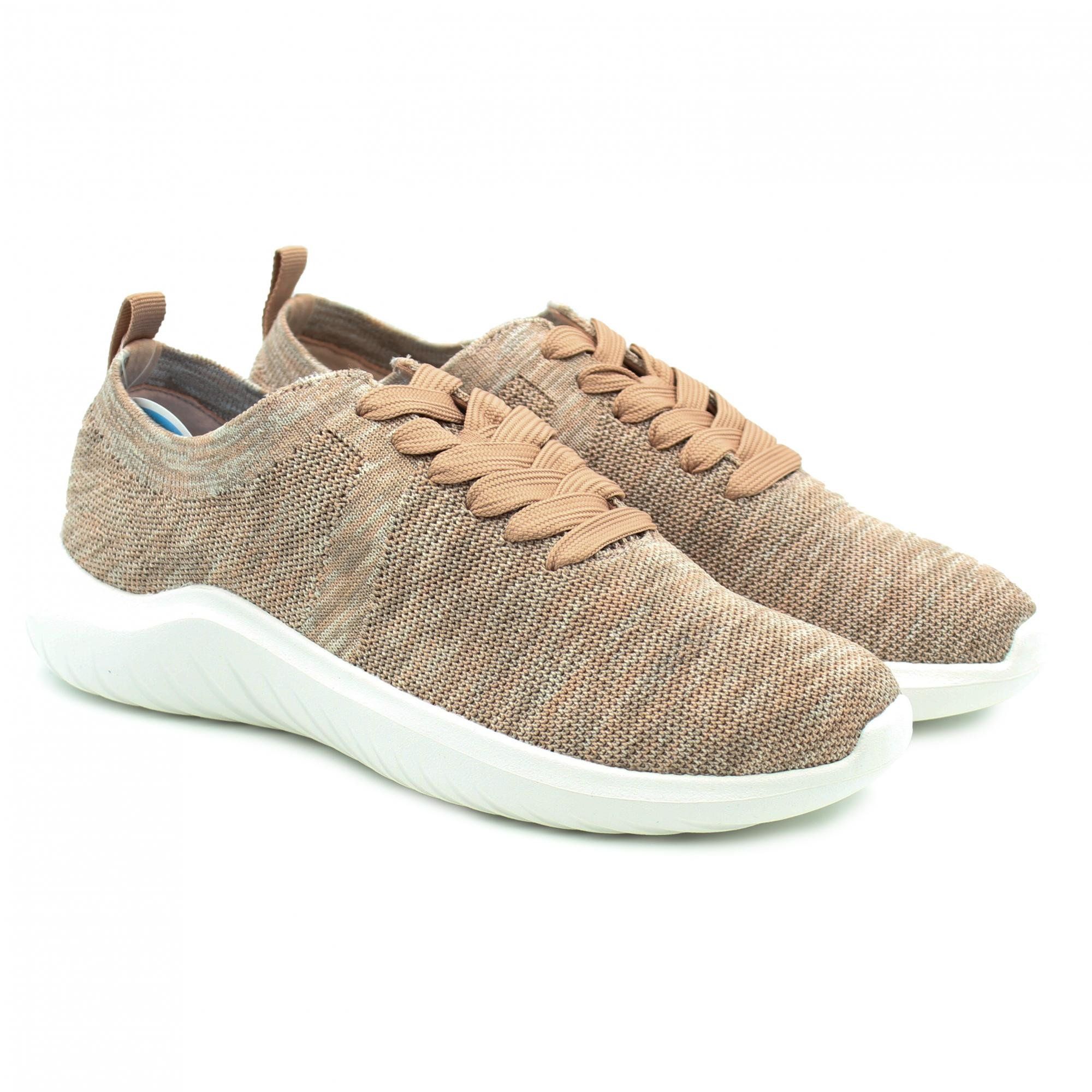 

Кроссовки женские Clarks Nova Glint 26159984 бежевые 37 EU, Nova Glint 26159984