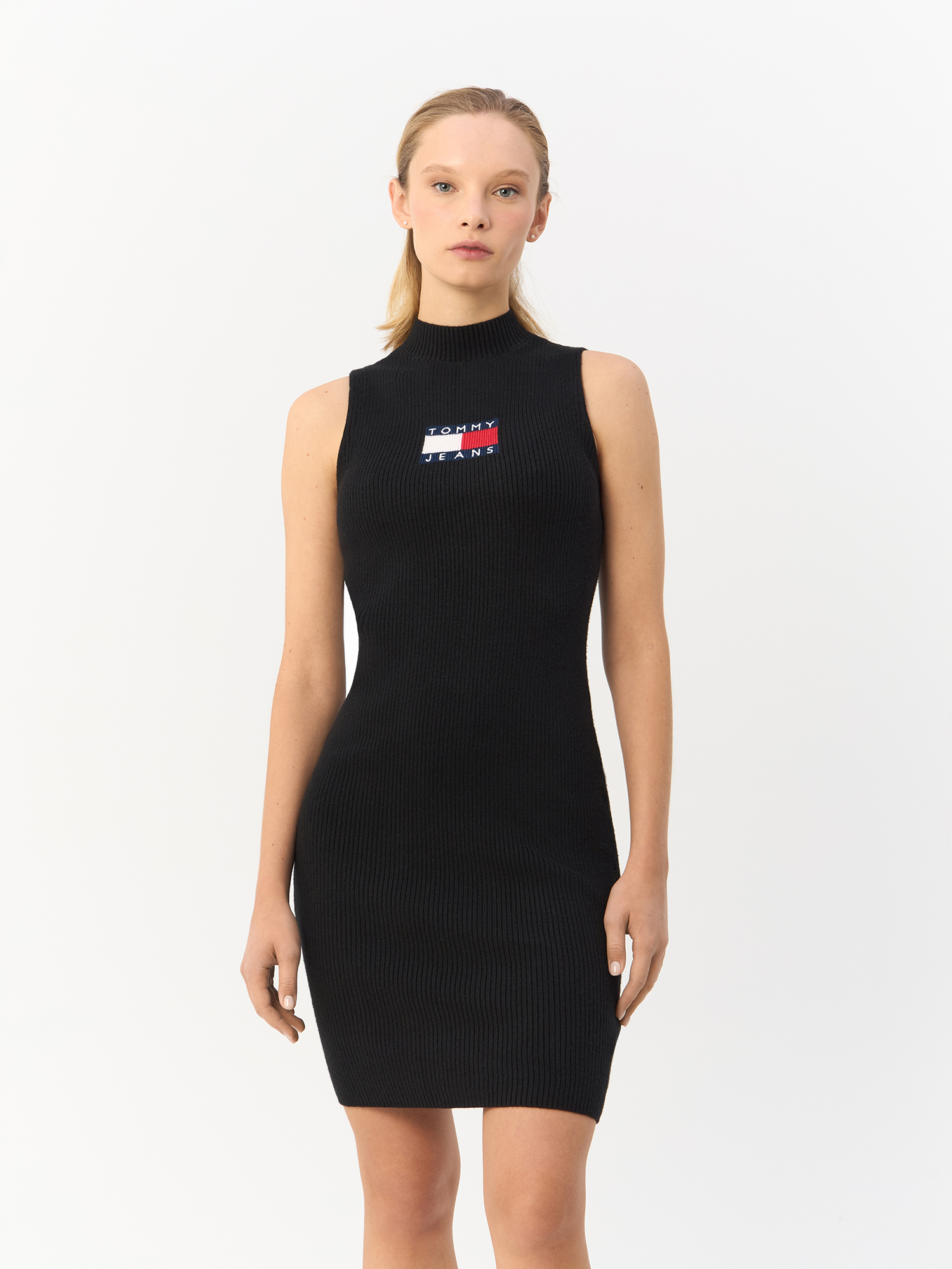 

Платье женское Tommy Hilfiger Jeans Logo Sleeveless Mini Sweater Dress DW0DW18607 черное M, Черный, Logo Sleeveless Mini Sweater Dress