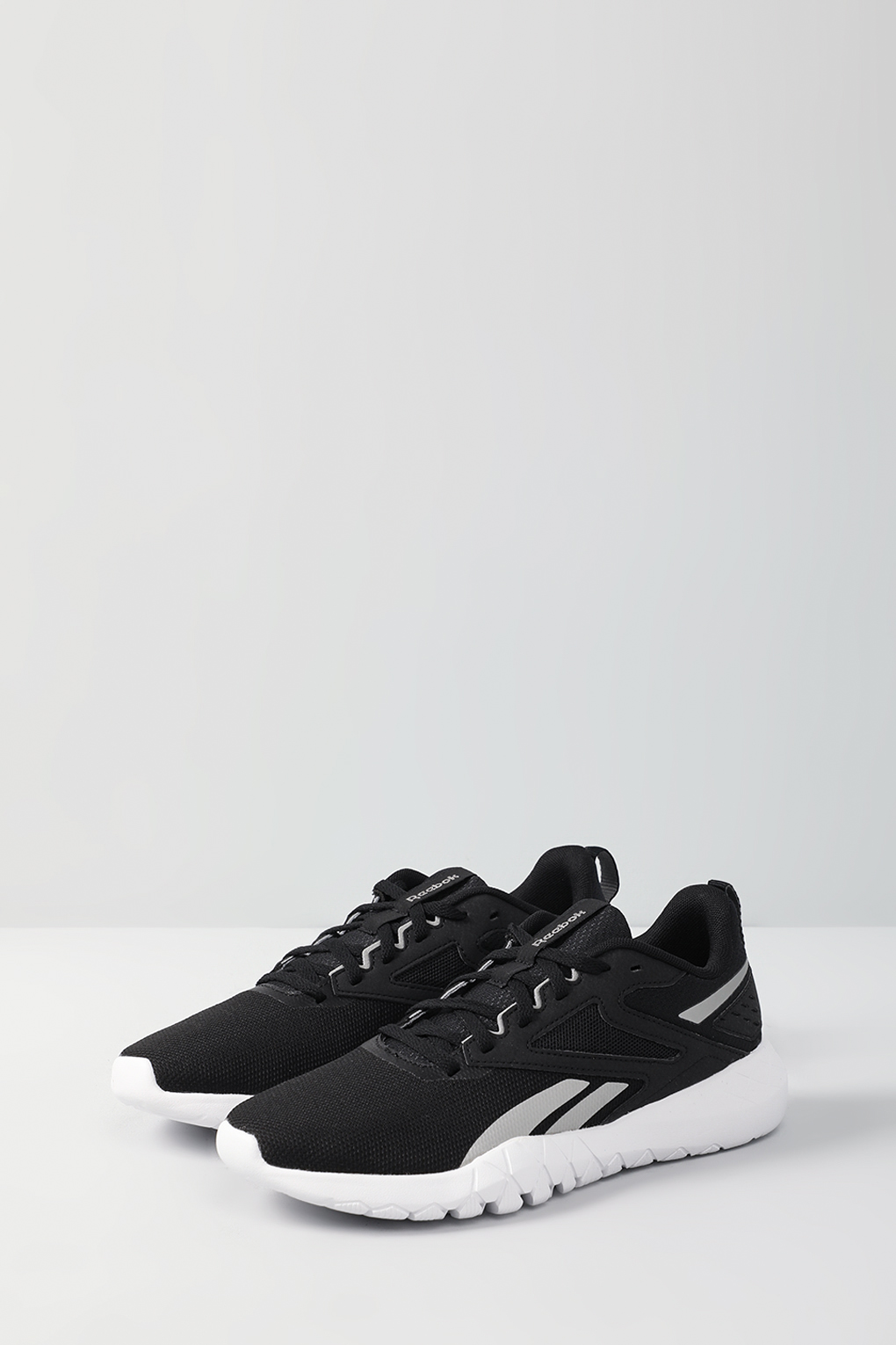 

Кроссовки женские Reebok 10003335 черные 7 US, Черный, 10003335