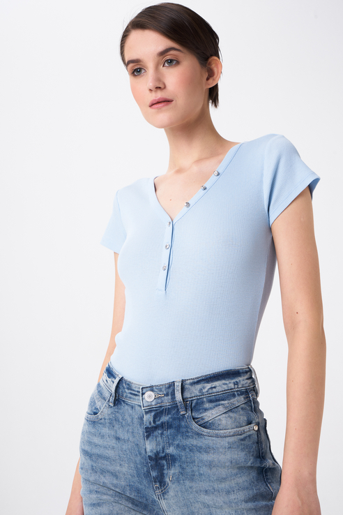 

Футболка женская Guess W0GI62R9I50 голубая 48 RU, W0GI62R9I50
