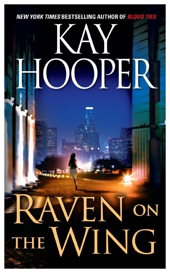 Рандом книга. Hooper Kay "Raven on the Wing". Книги Random House. Книга Рейвен.