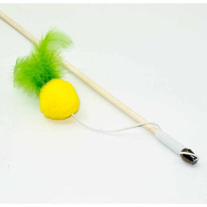 Игрушка для кошек Кот Лукас Дразнилка-удочка Мячик с перьями желто-зеленая 50 см