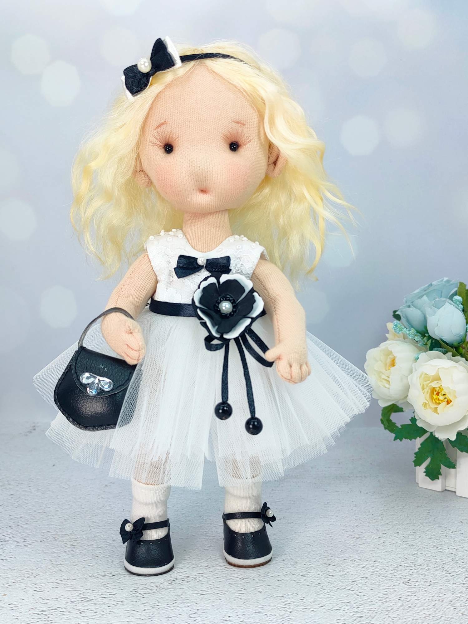 Набор для шитья Куклы-домики кукла Бусинка, Белый с черным, мягкая текстильная щекастик