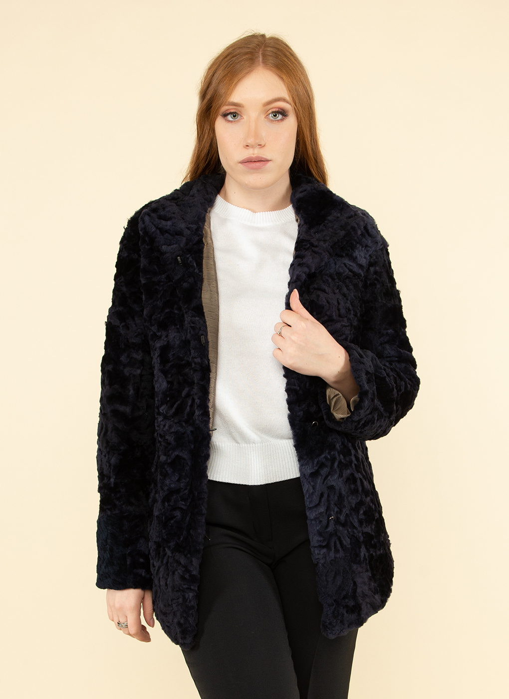 

Дубленка женская Dzhanbekoff черная, 33595