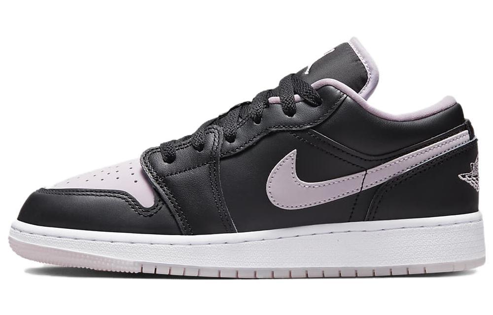 

Кеды унисекс Jordan Air Jordan 1 Low SE Black Iced Lilac GS черные 36.5 EU, Черный, Air Jordan 1 Low SE Black Iced Lilac GS