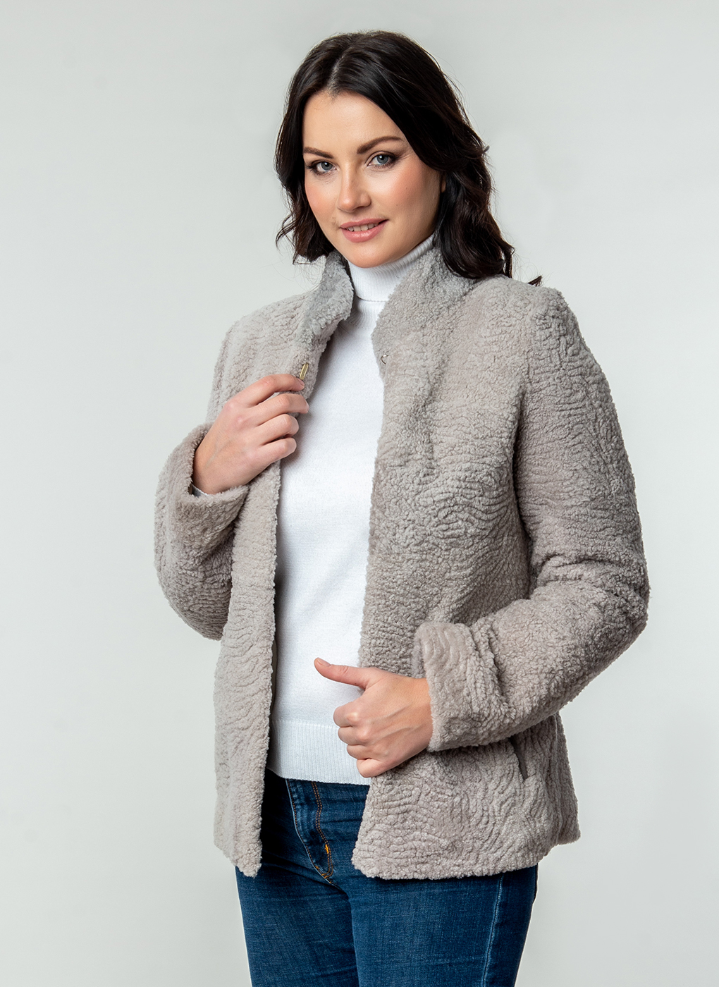 

Полушубок женский Dzhanbekoff 32680 серый 48 RU, 32680