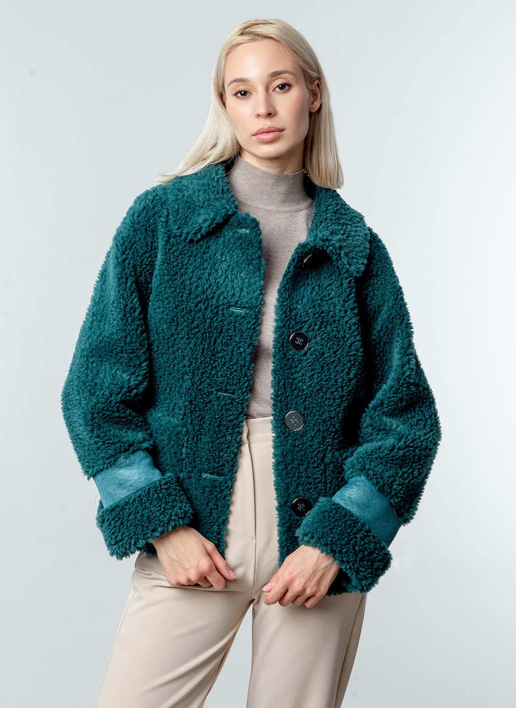 

Полушубок женский Каляев 59563 зеленый 42 RU, 59563