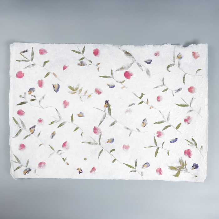 фото Бумага ручной работы с цветами и травами "разнотравье" 55х80 см nobrand