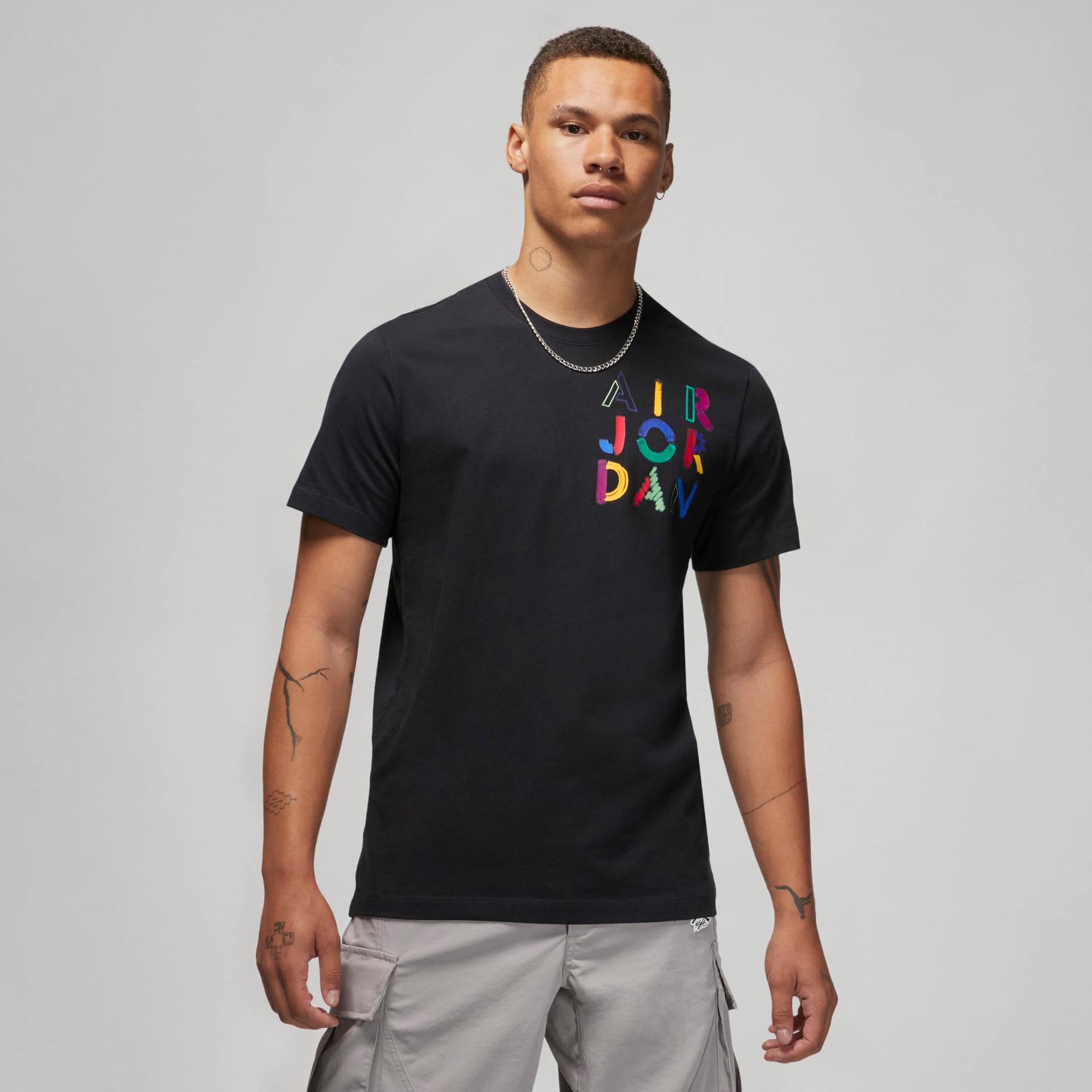 

Футболка мужская Nike DM3078-010 черная S, Черный, J Brand Gfx Ss Crew 4