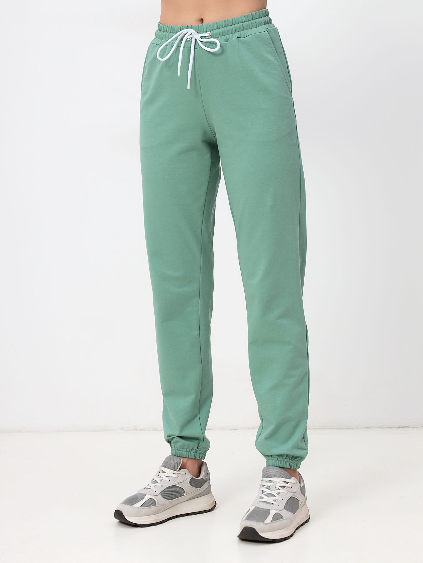 Спортивные брюки женские MOM №1 3170 зеленые 54 RU