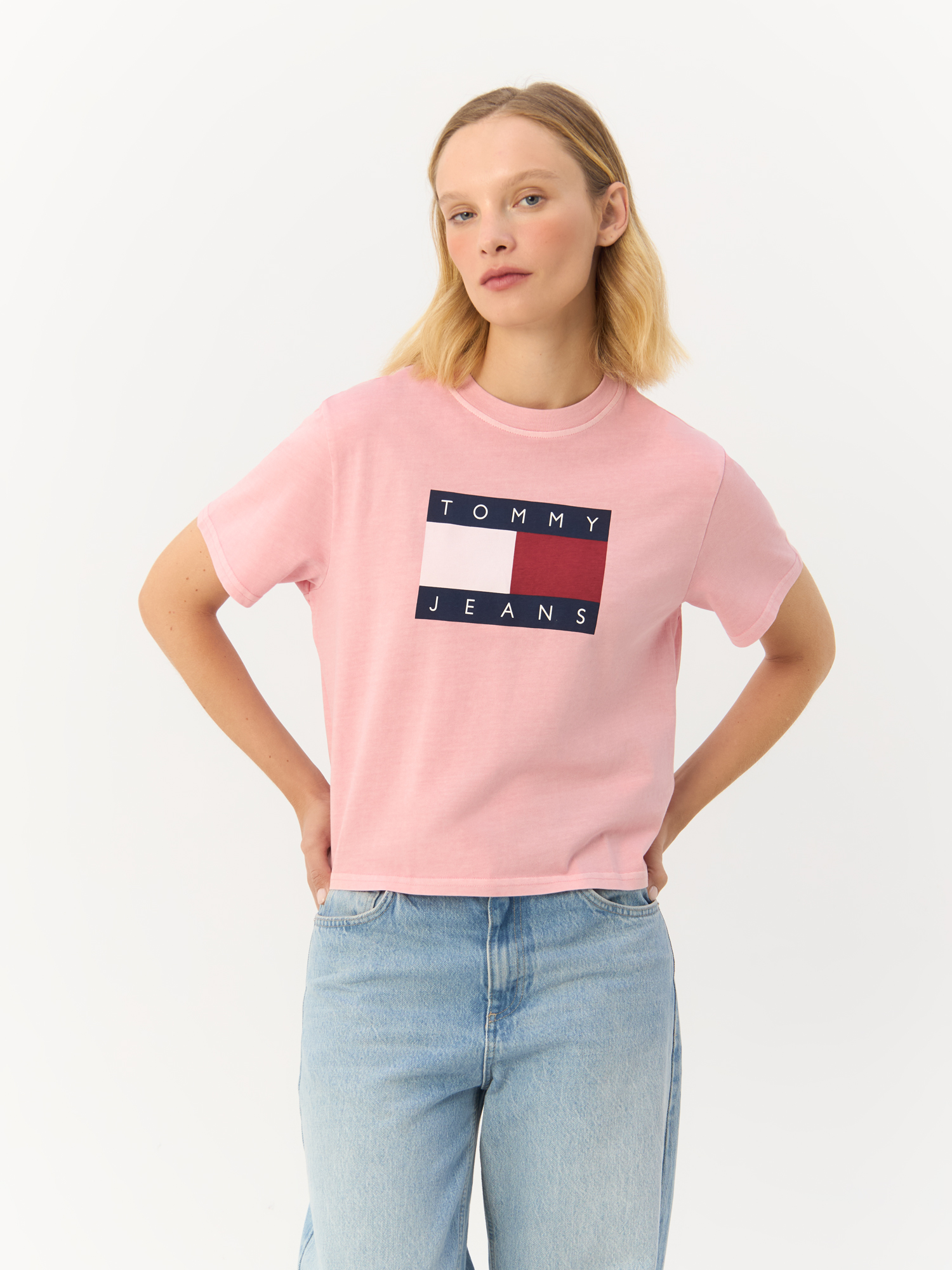 

Футболка женская Tommy Jeans DW0DW18629 розовая L, Розовый, DW0DW18629