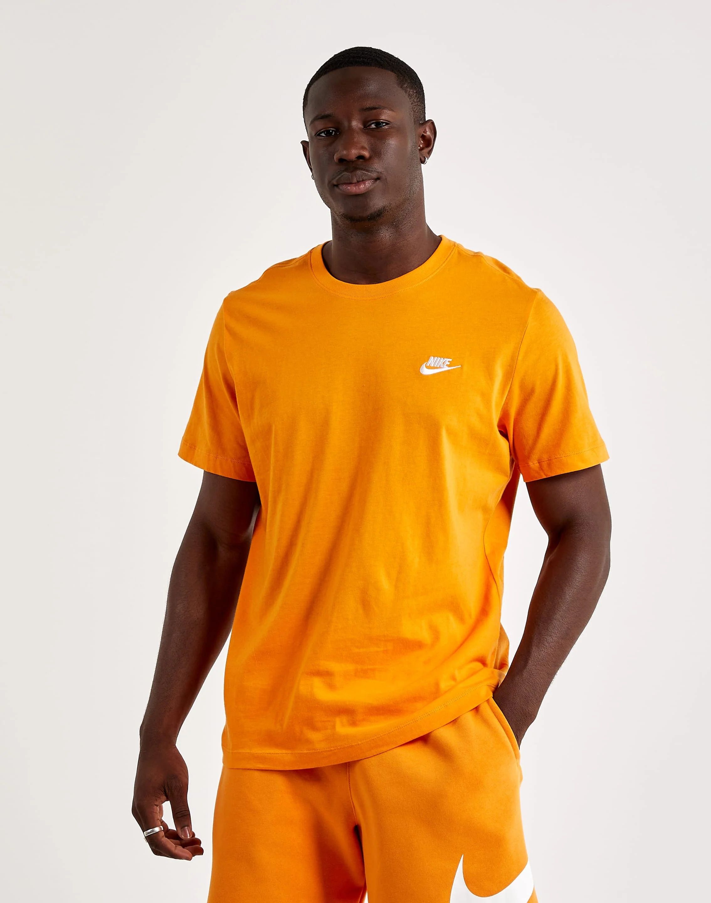 

Футболка мужская Nike Sportswear Club Tee AR4997-887 оранжевая L, Оранжевый, Sportswear Club Tee