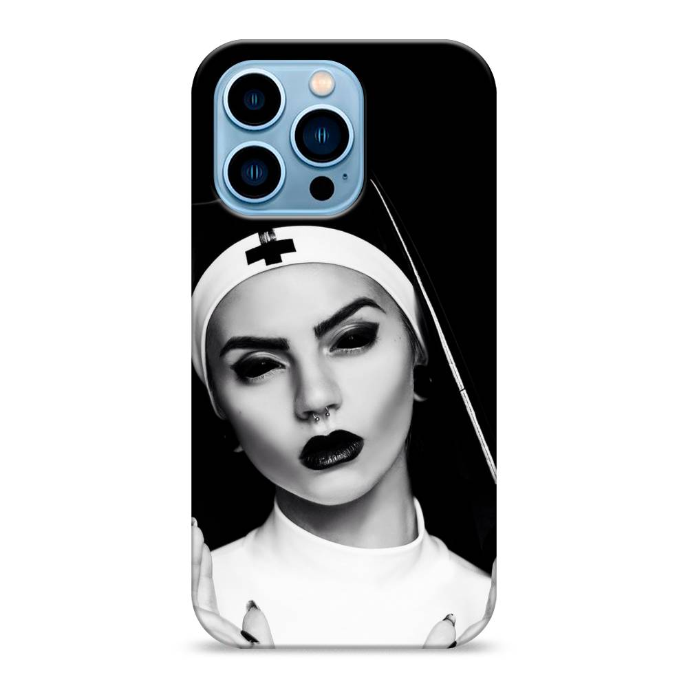 

Пластиковый чехол "Черная монашка" на Apple iPhone 13 Pro, 14320-7