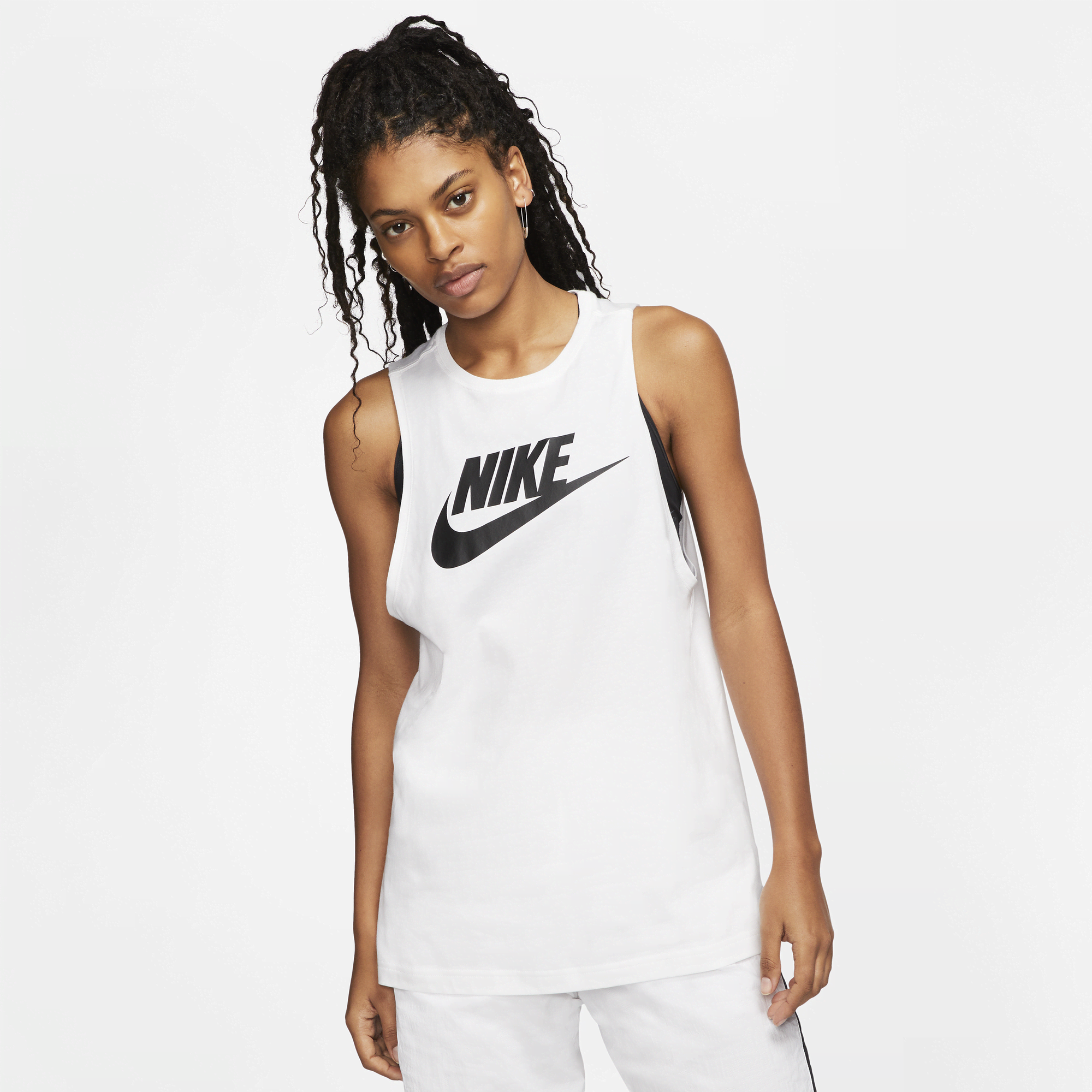 Футболка женская Nike CW2206-100 белая XS