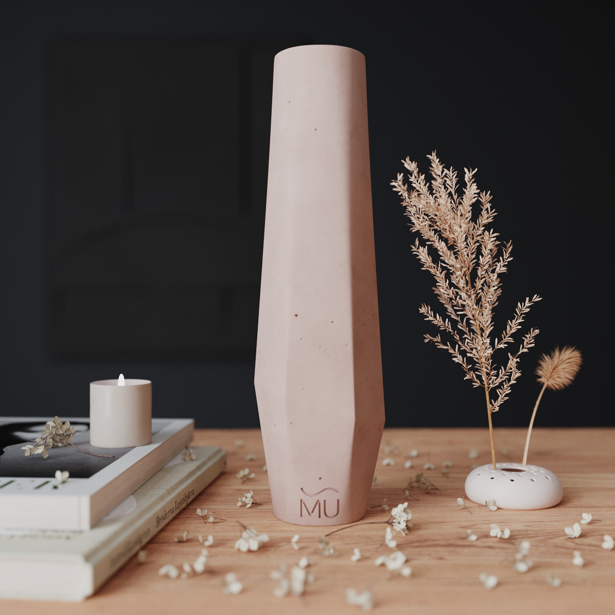 фото Декоративная ваза для цветов и сухоцветов megan m, 30 см, бетон, розовая матовая musko home