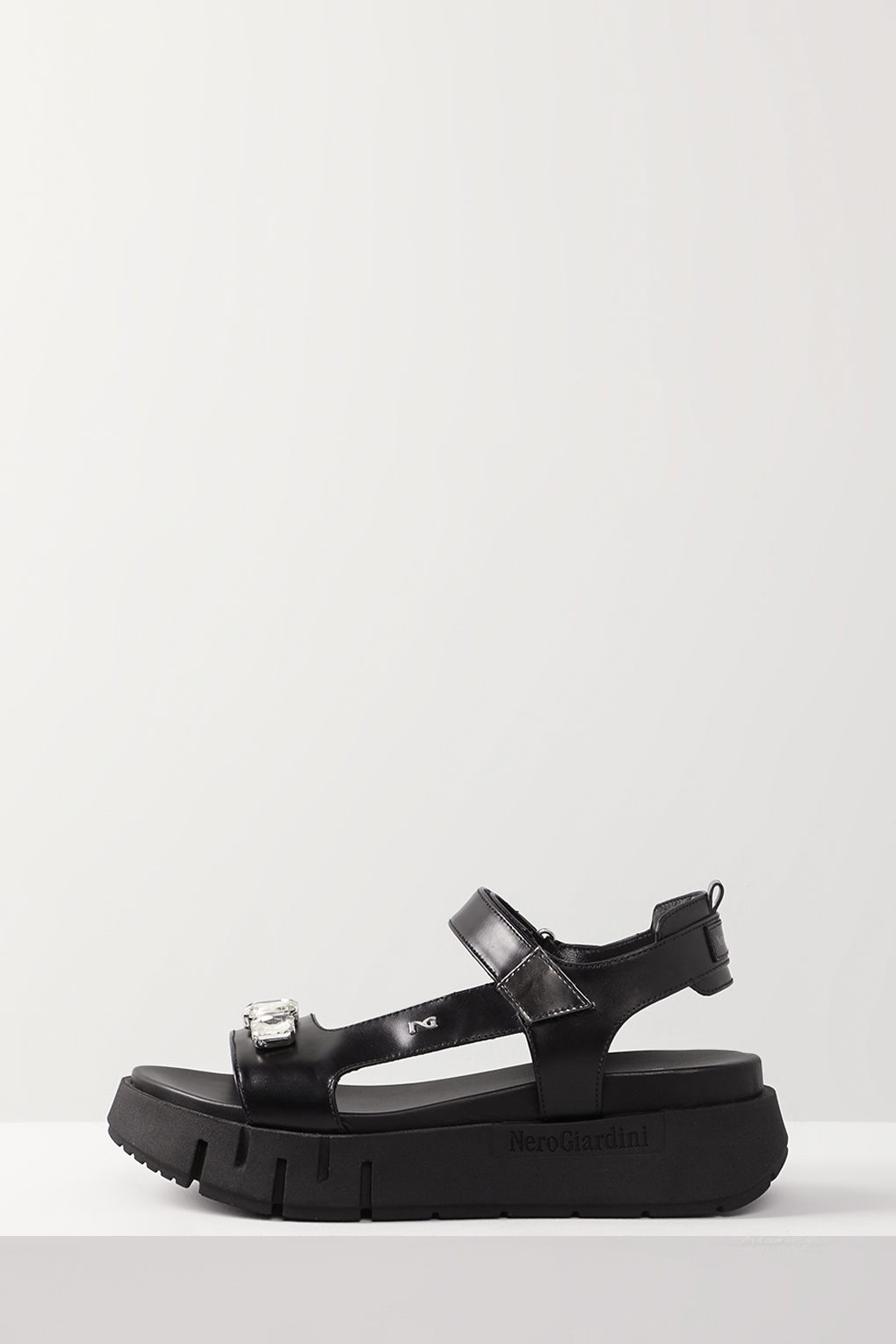 

Сандалии женские Nero Giardini E410707D черные 38 EU, Черный, E410707D