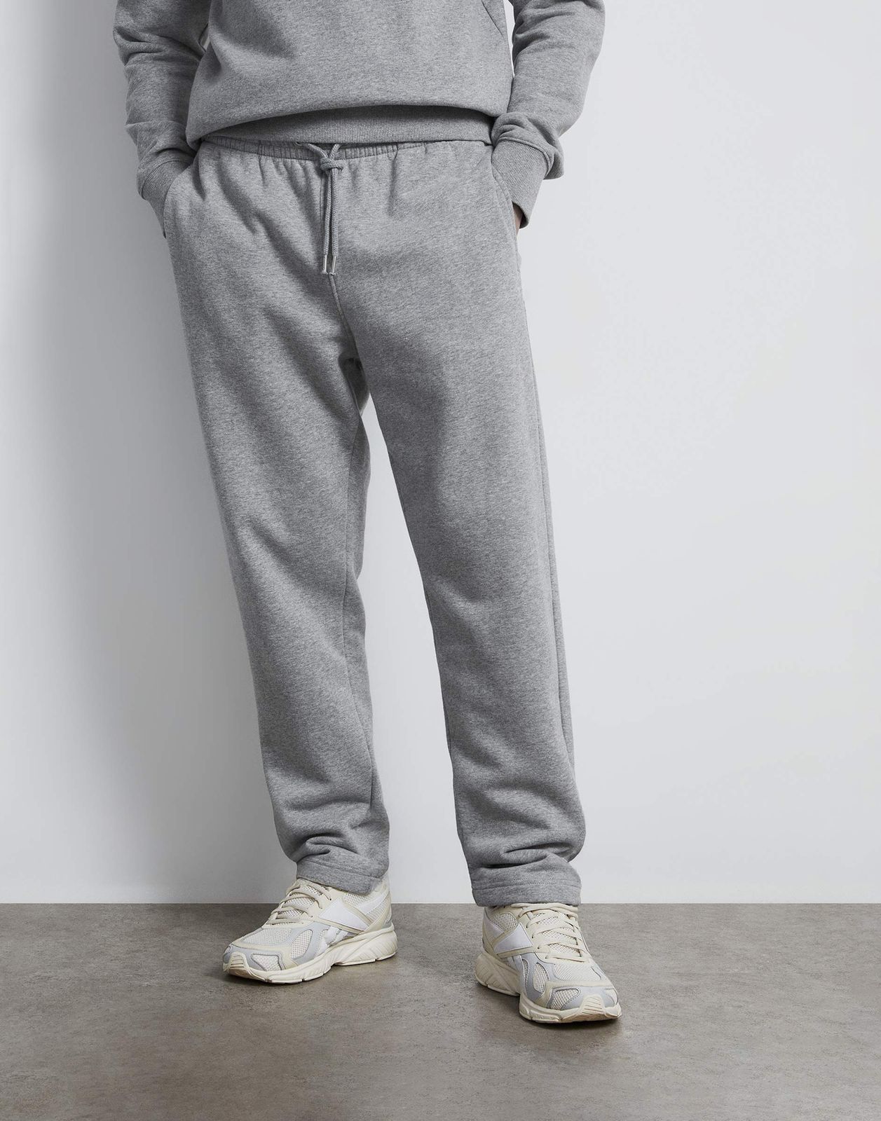

Спортивные брюки мужские Gloria Jeans BAC013341 серый меланж S/182, BAC013341