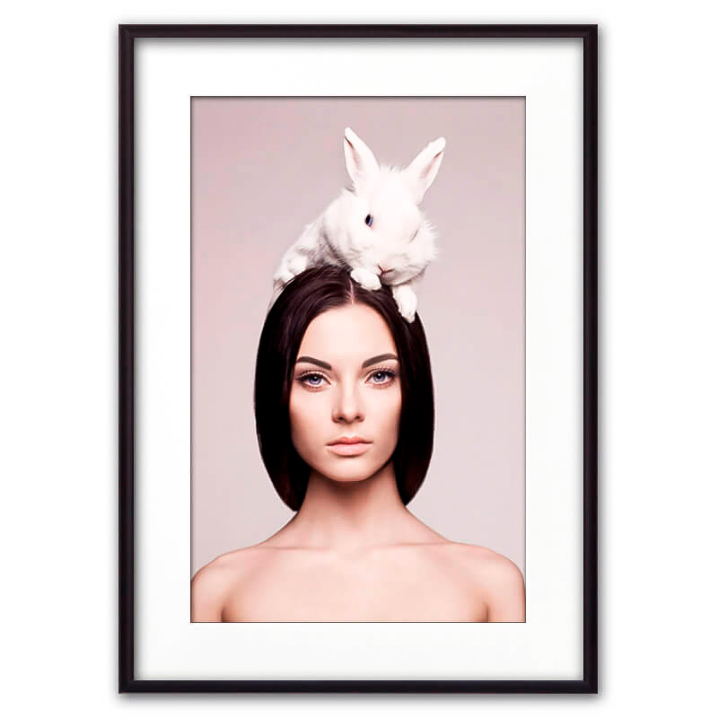 

Постер в рамке Девушка с кроликом 21х30 см, Дом Корлеоне