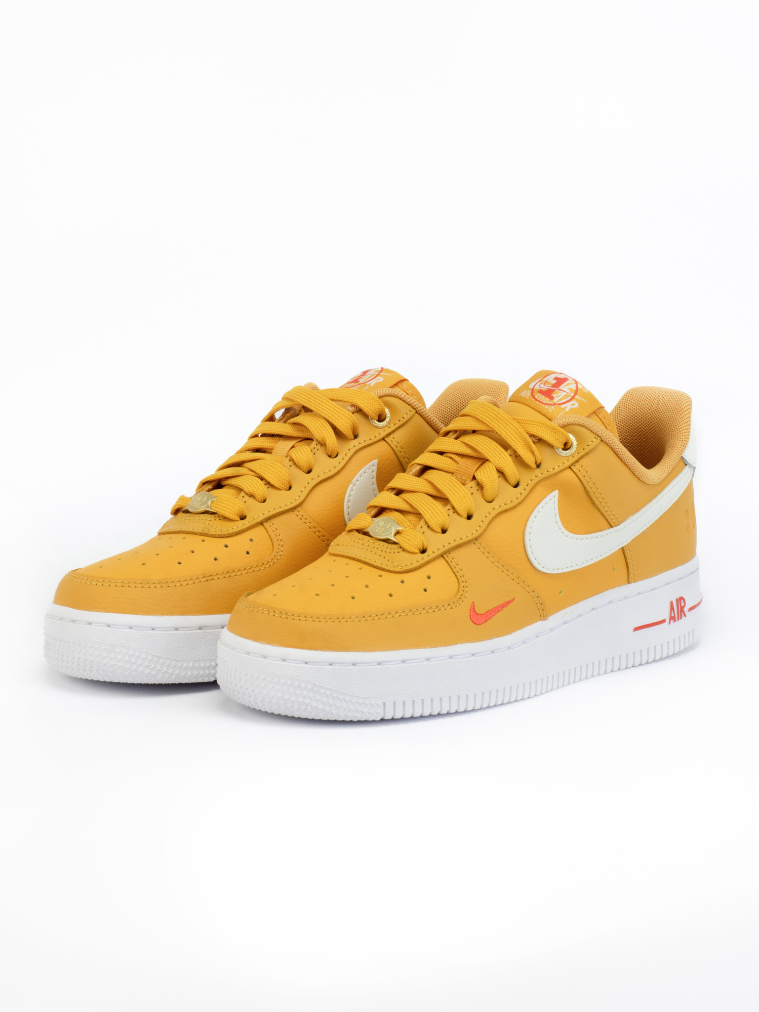 Кеды унисекс Nike AIR FORCE 1 07 SE YELLIW OCHRE желтые 7.5 US