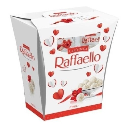 Конфеты Raffaello с цельным миндальным орехом в кокосовой обсыпке 210 г