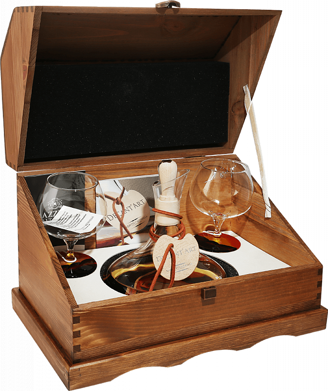 

Grappa Di Barolo Invecchiata Mazzetti d’Altavilla (gift box with 2 glasses)