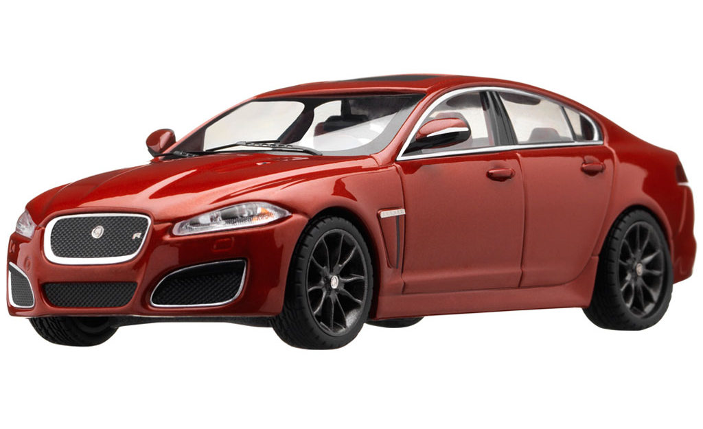 

Коллекционная модель Jaguar JDCAXFR