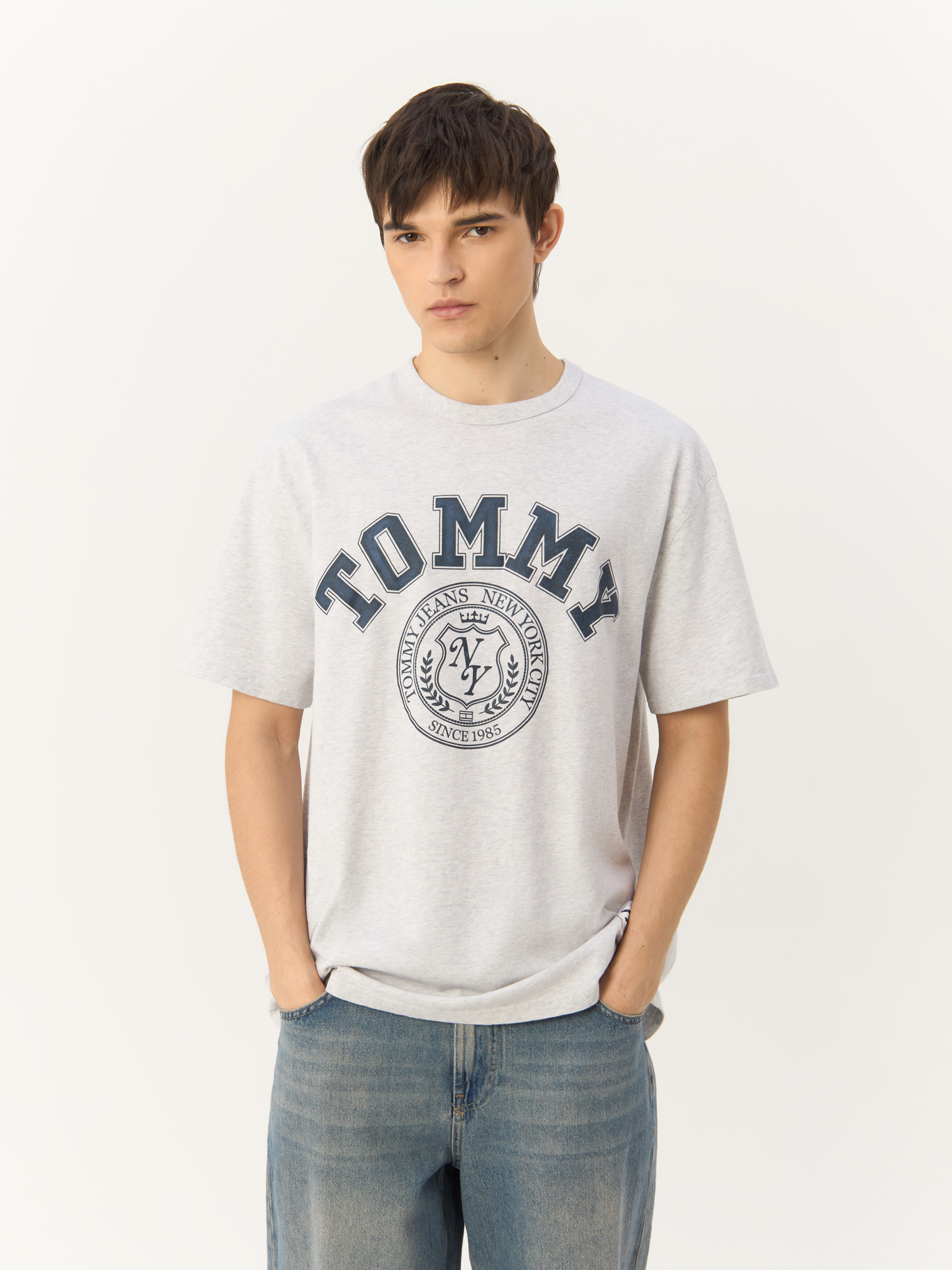 

Футболка мужская Tommy Jeans DM0DM18542 серая M, Серый, DM0DM18542