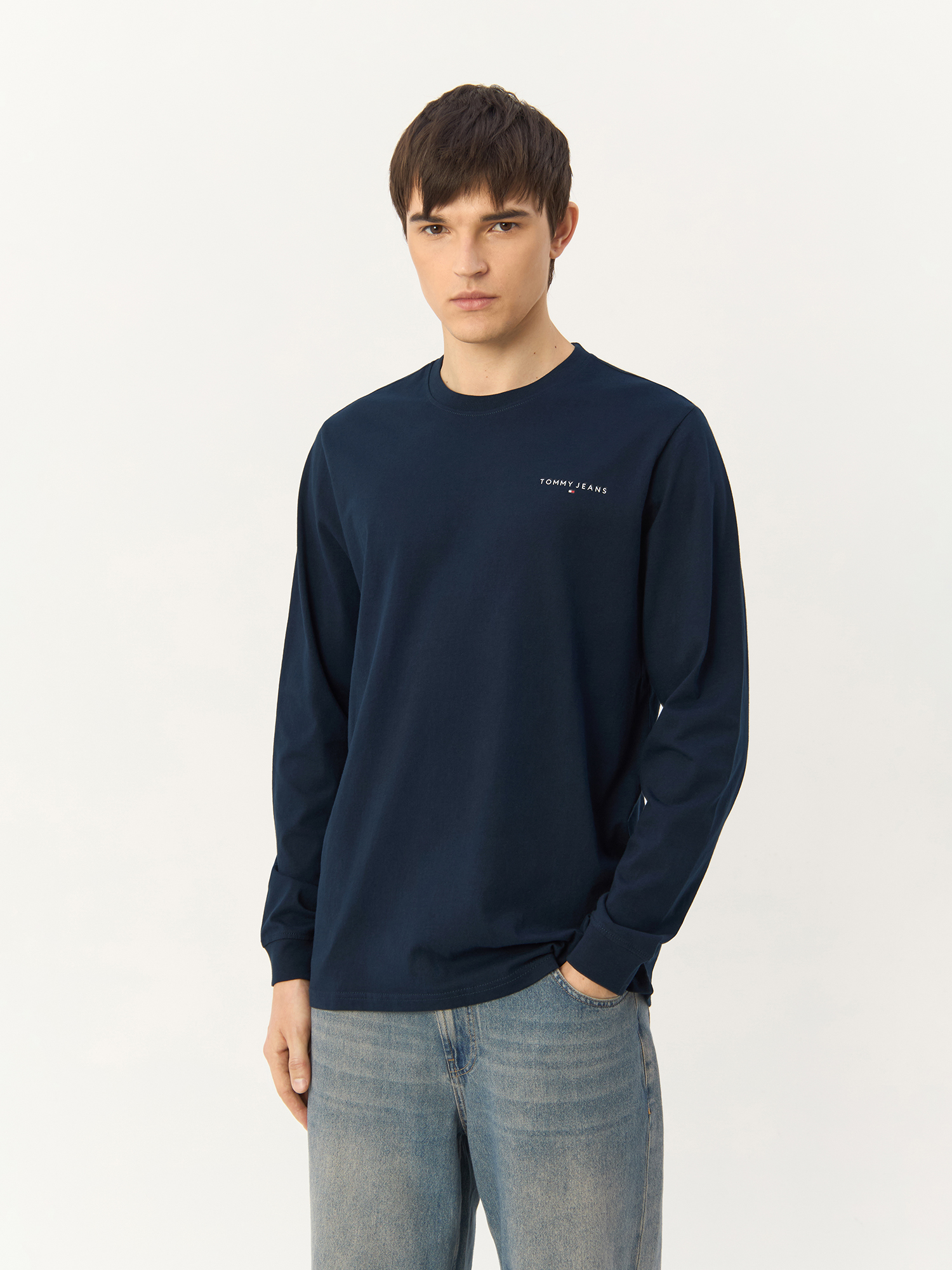 

Лонгслив мужской Tommy Jeans DM0DM18551 синий XS, DM0DM18551