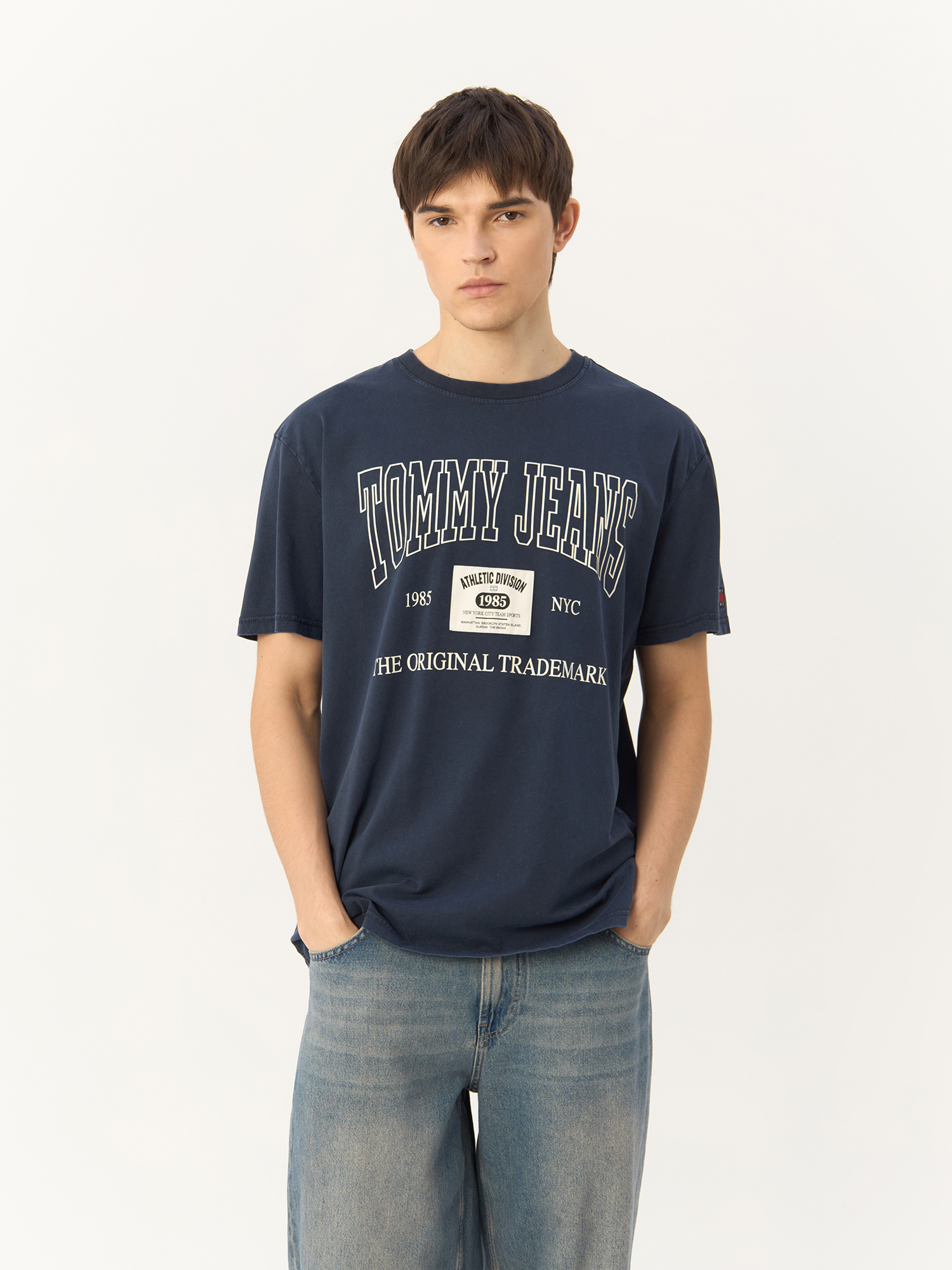 

Футболка мужская Tommy Jeans DM0DM19198 синяя XXL, Синий, DM0DM19198