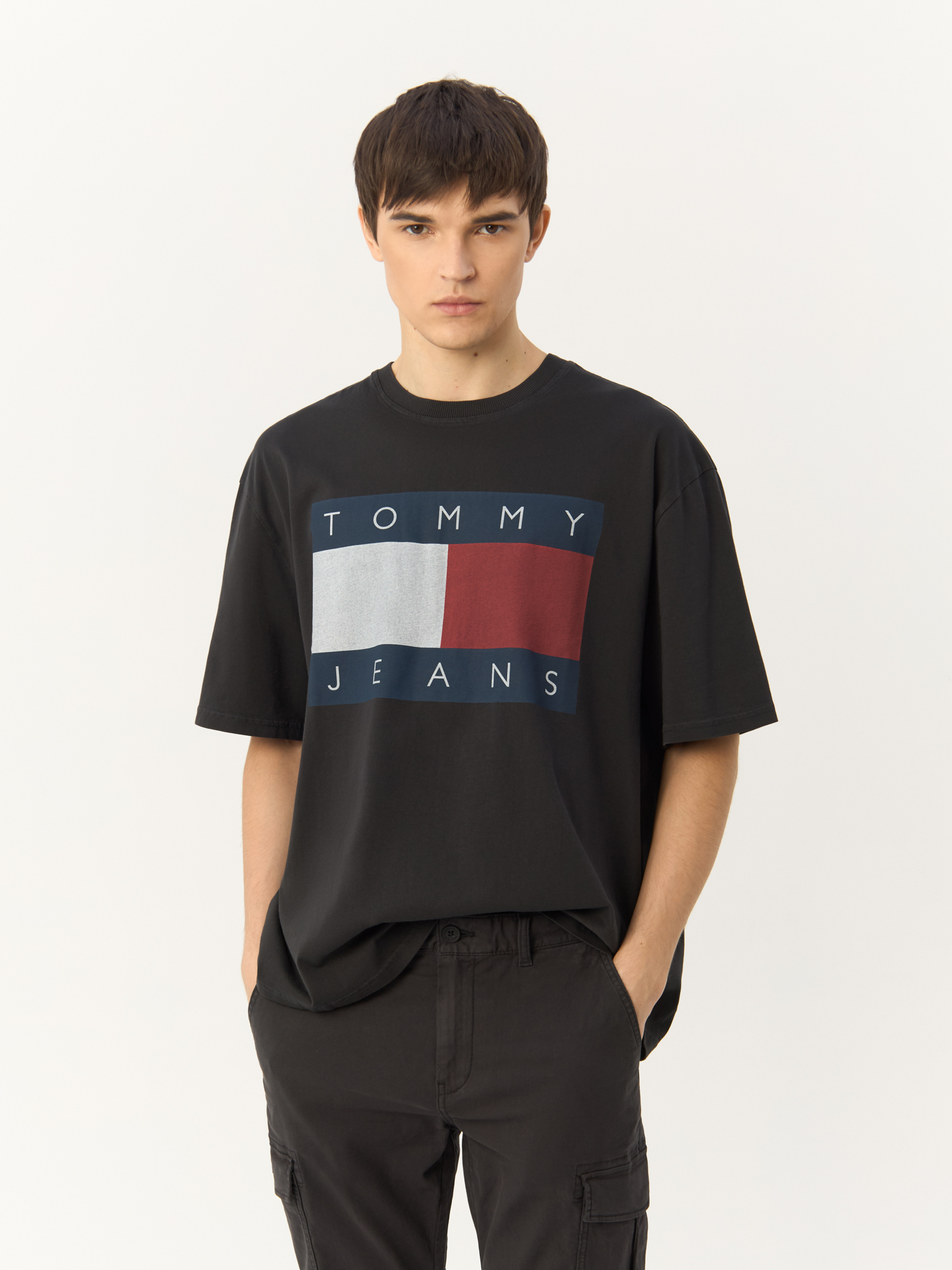 

Футболка мужская Tommy Jeans DM0DM18547 черная L, Черный, DM0DM18547