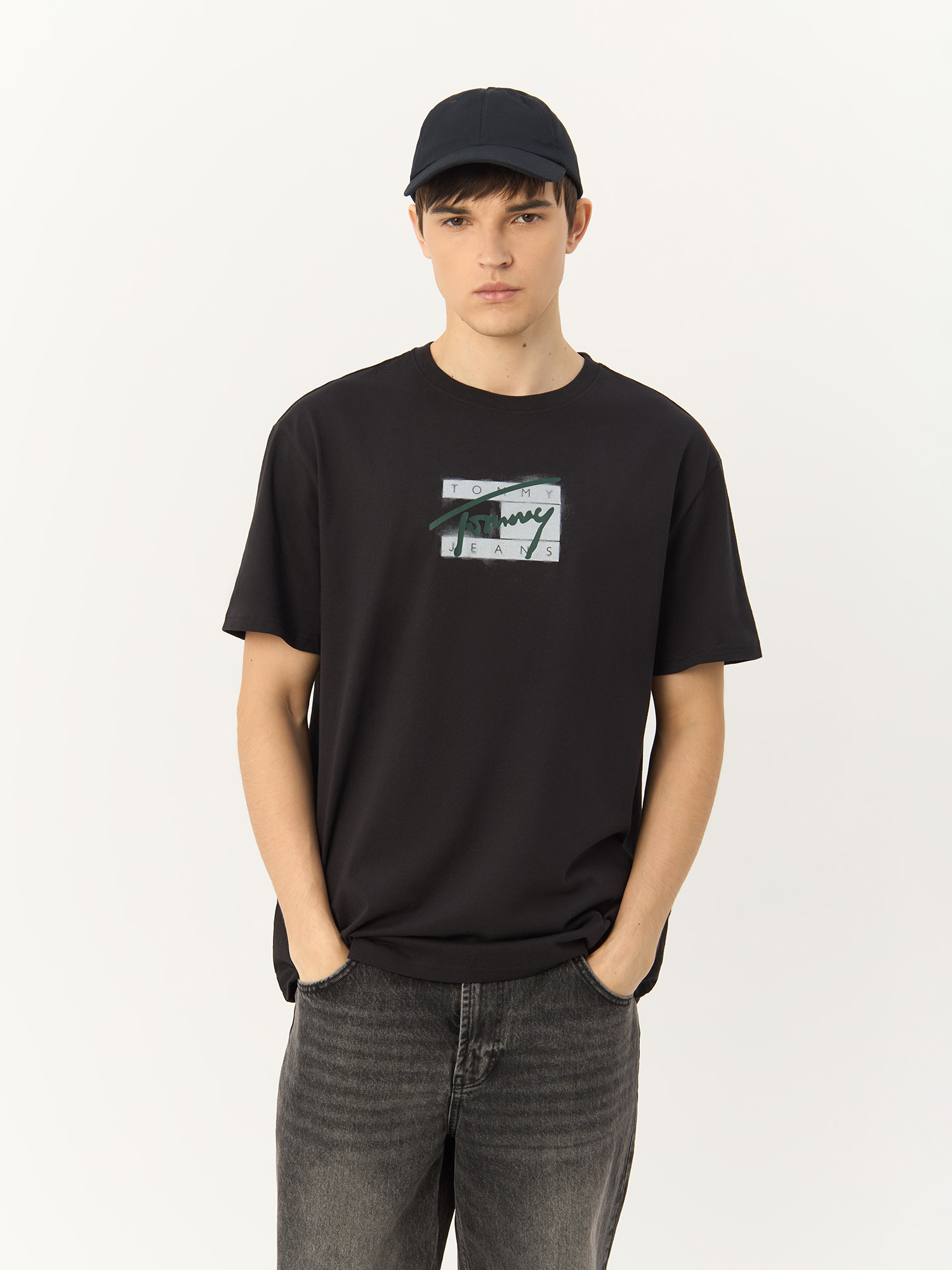 

Футболка мужская Tommy Jeans DM0DM18528 черная M, Черный, DM0DM18528