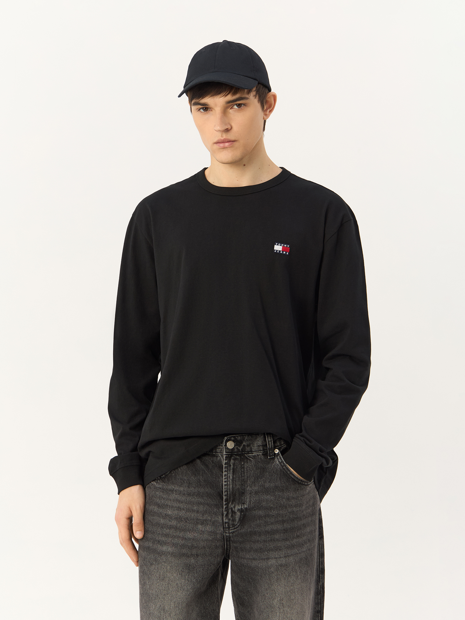 

Лонгслив мужской Tommy Jeans DM0DM18436 черный S, DM0DM18436