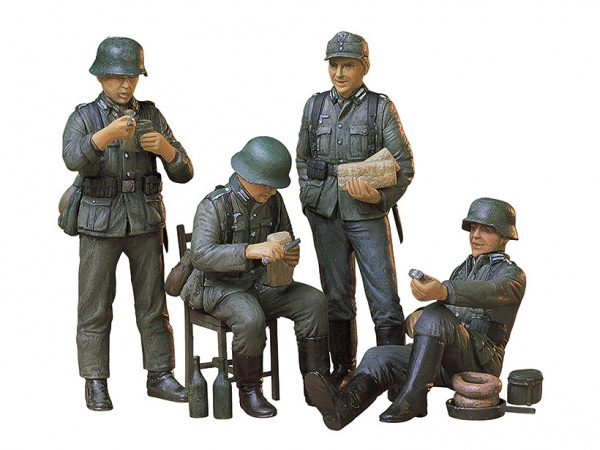 

Сборная модель Tamiya 1/35 Немецкие солдаты на отдыхе, четыре фигуры 35129