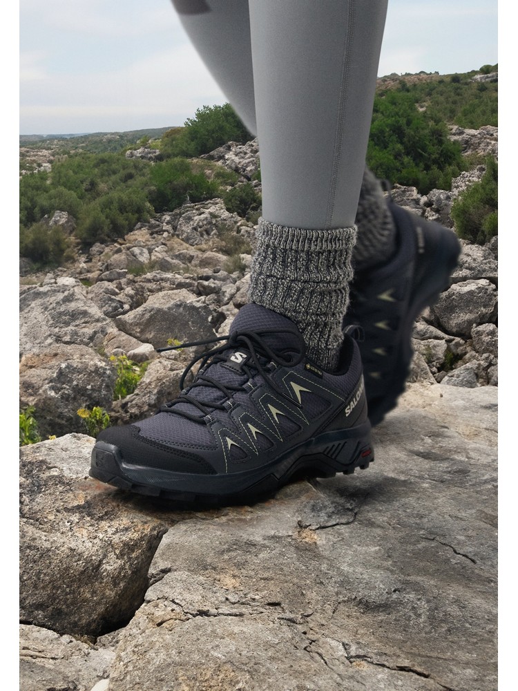 

Кроссовки женские Salomon SA541A0FX черные 41 1/3 EU, Черный, SA541A0FX