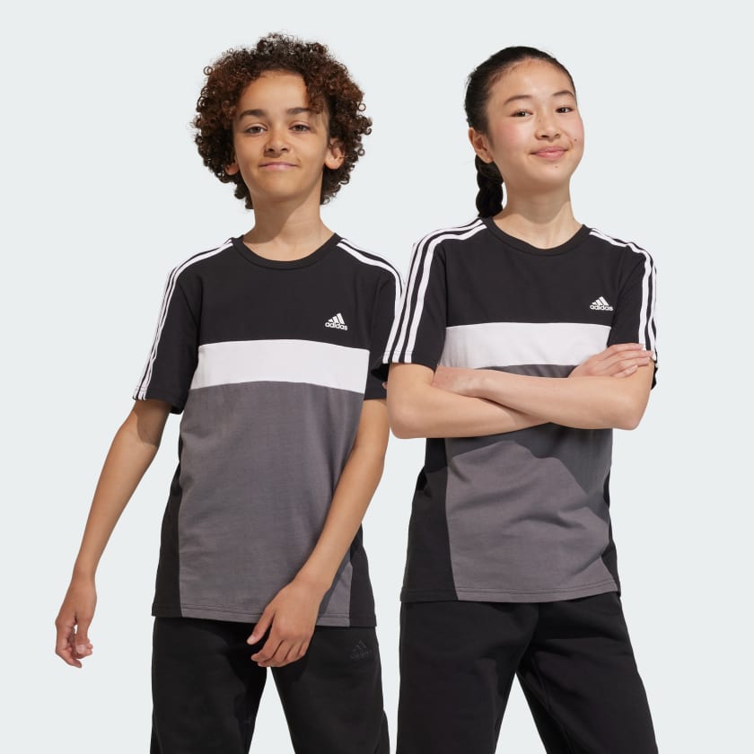 

Футболка Adidas для мальчиков, IJ8735, чёрная 095A, размер 128, Черный, Tiberio 3-Stripes